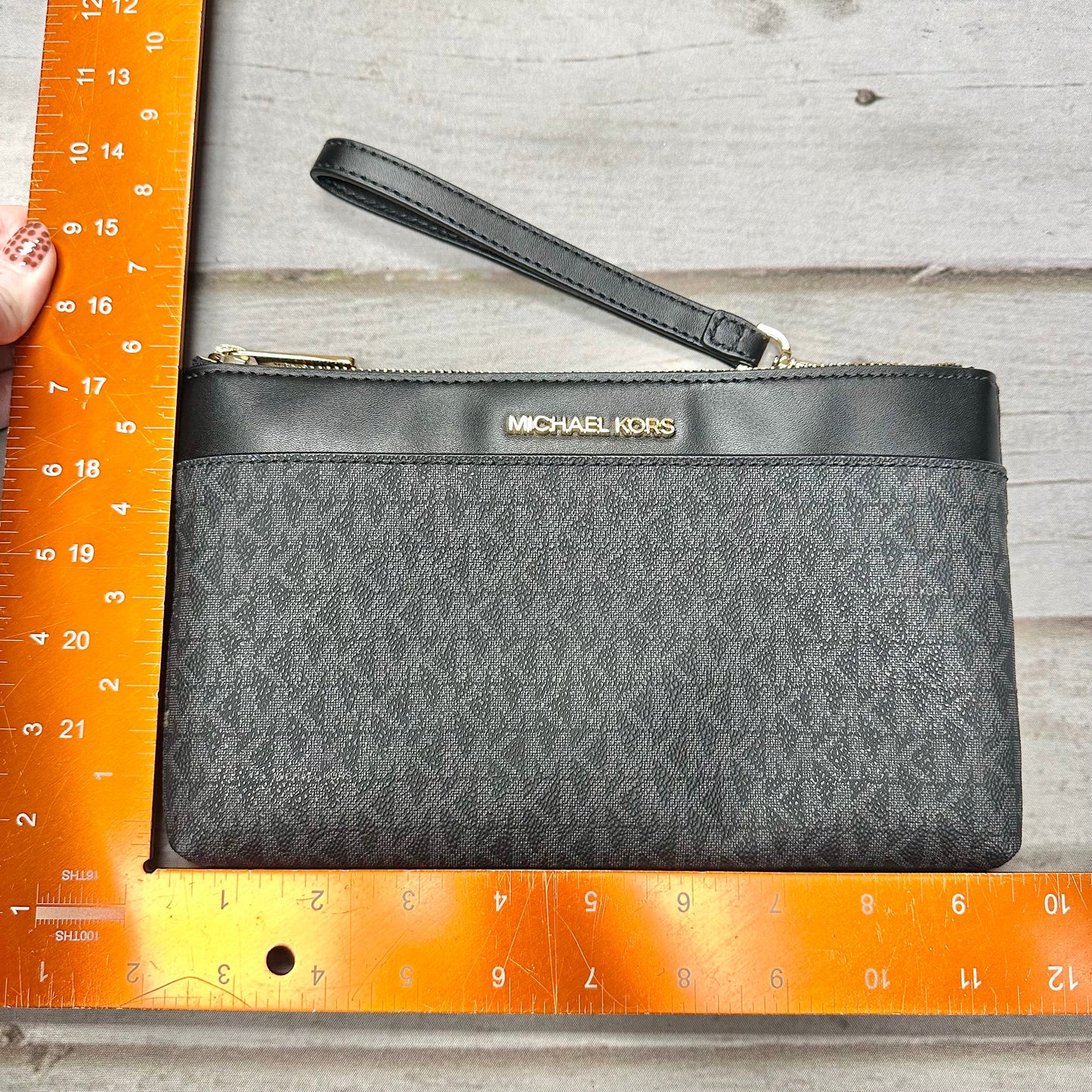 Clutch Designer By Michael Kors, Size: Large