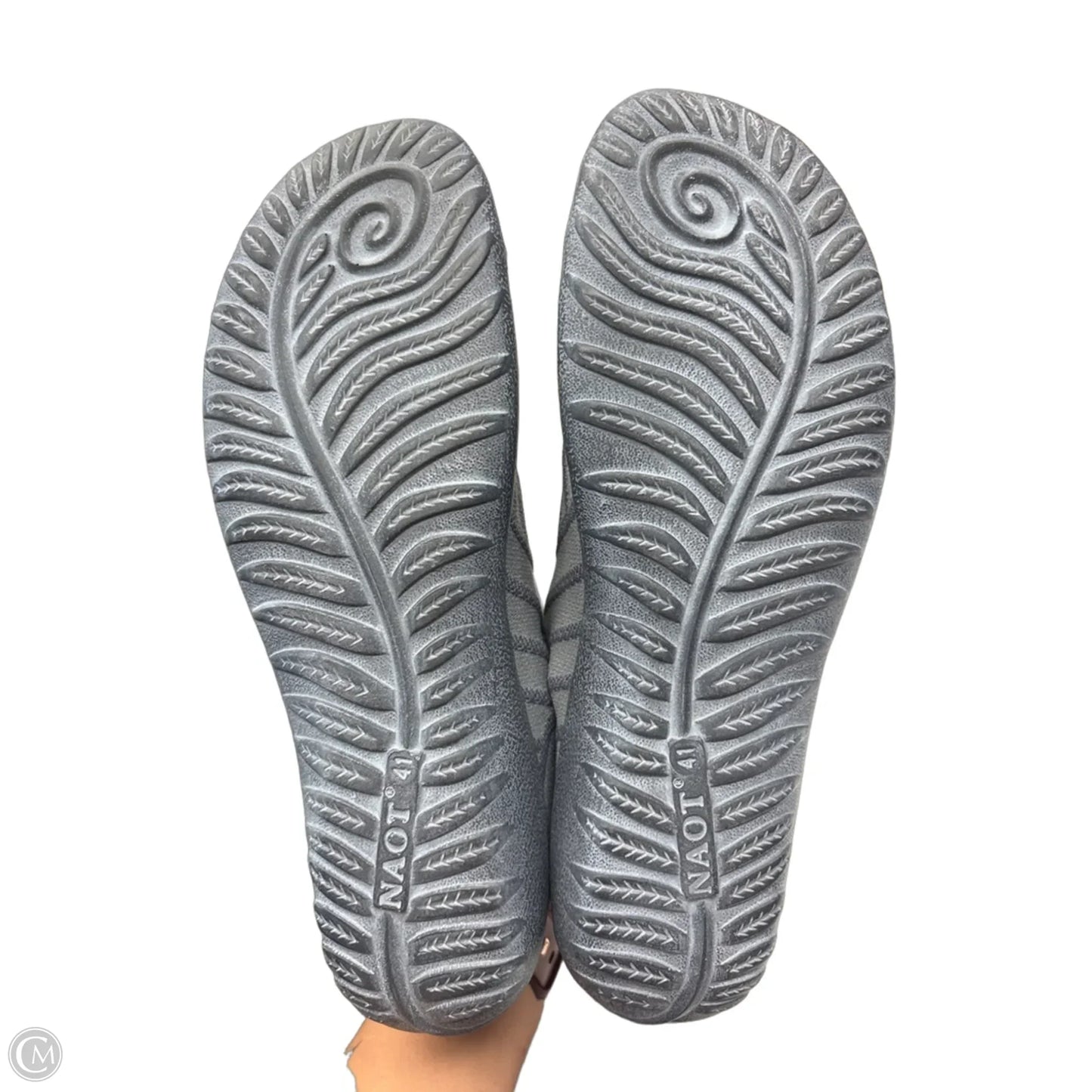 Shoes Sneakers By Naot In Grey, Size: