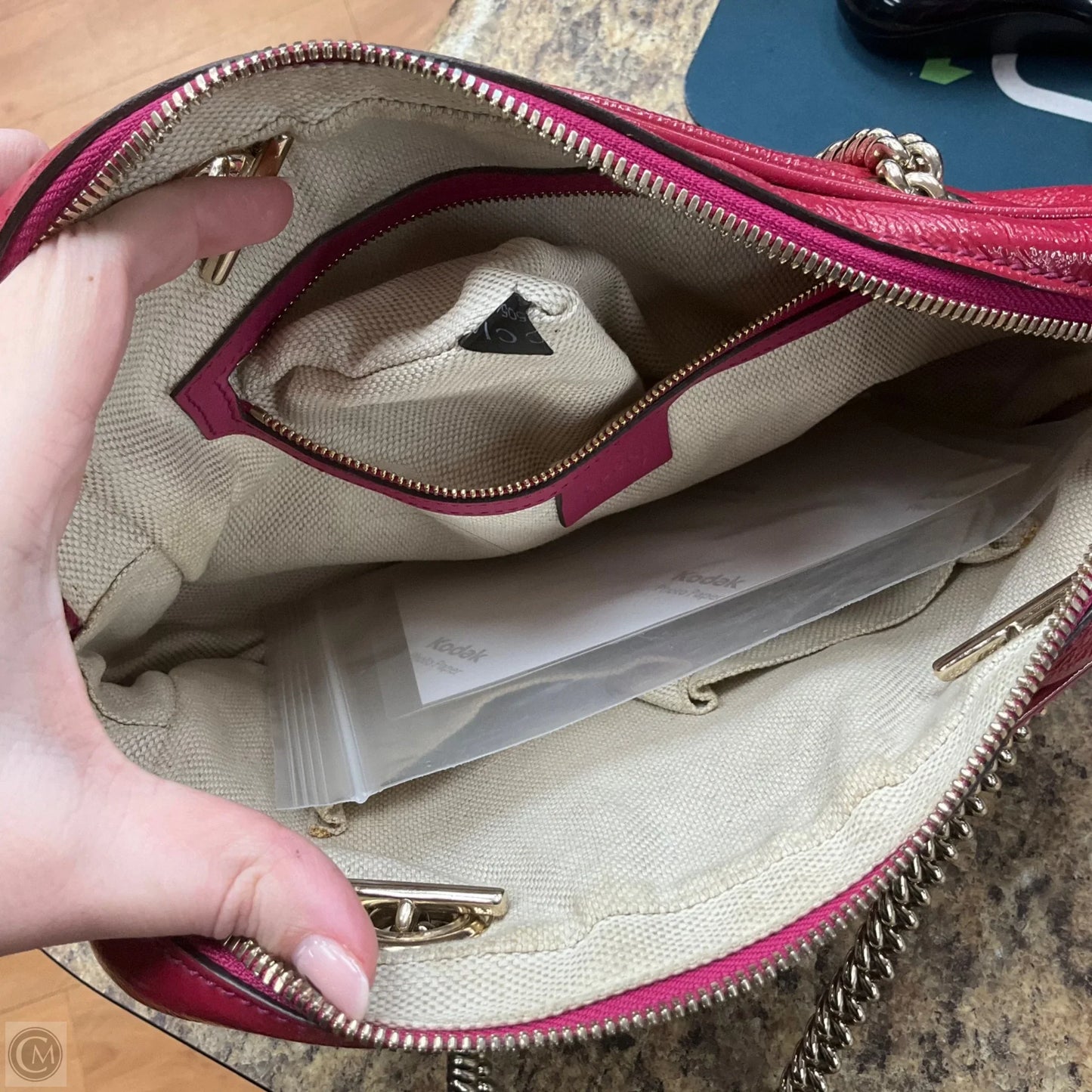 Handbag Luxury Designer By Gucci, Size: Medium