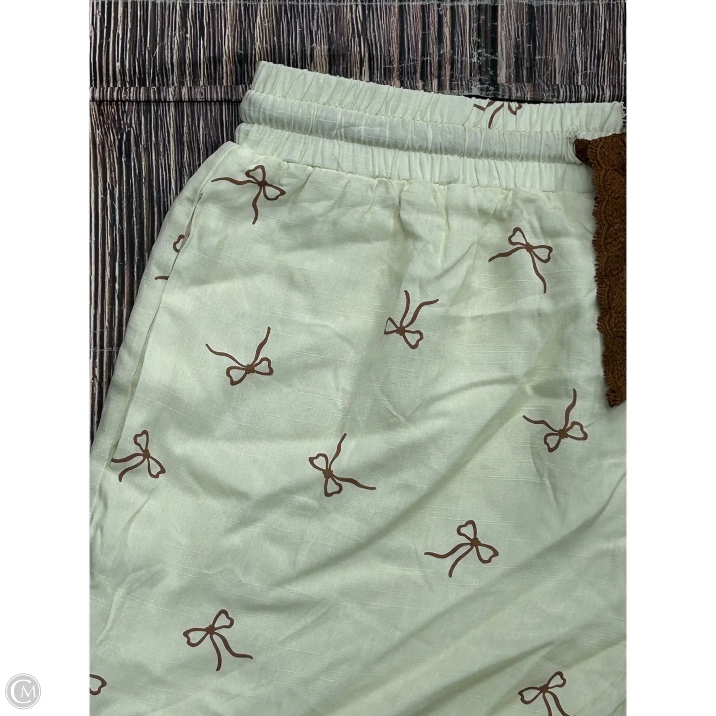 Shorts By Clothes Mentor In Ivory, Size: M
