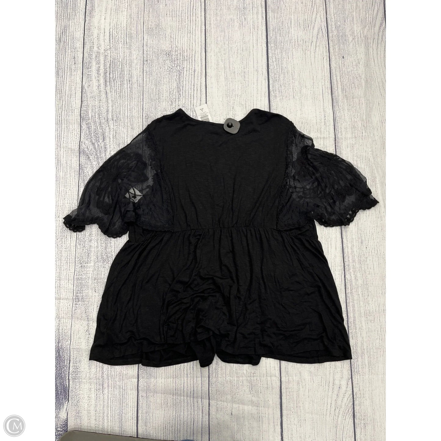 Top Short Sleeve By Torrid In Black, Size: 3x