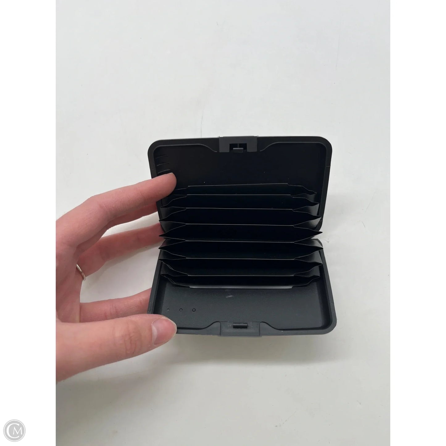 Wallet By Isaac Mizrahi, Size: Small