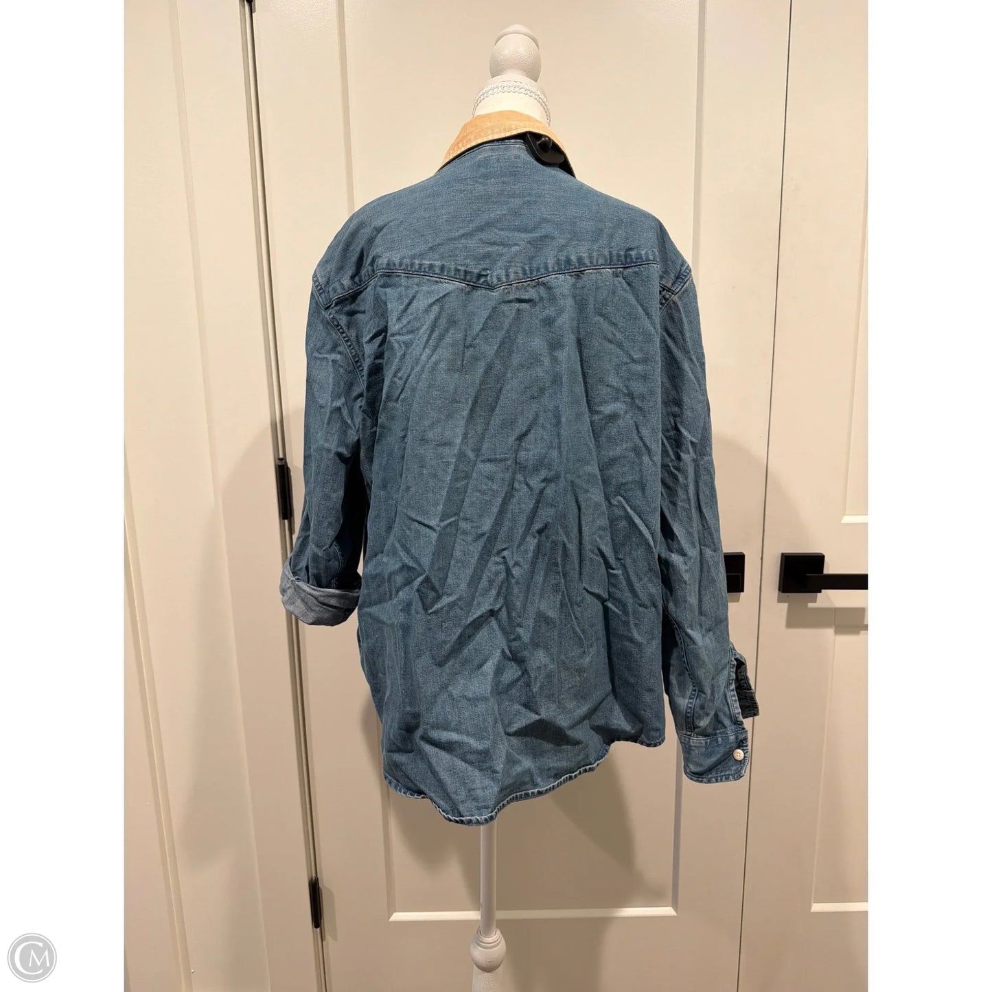 Top Long Sleeve By Levis In Blue Denim, Size: L