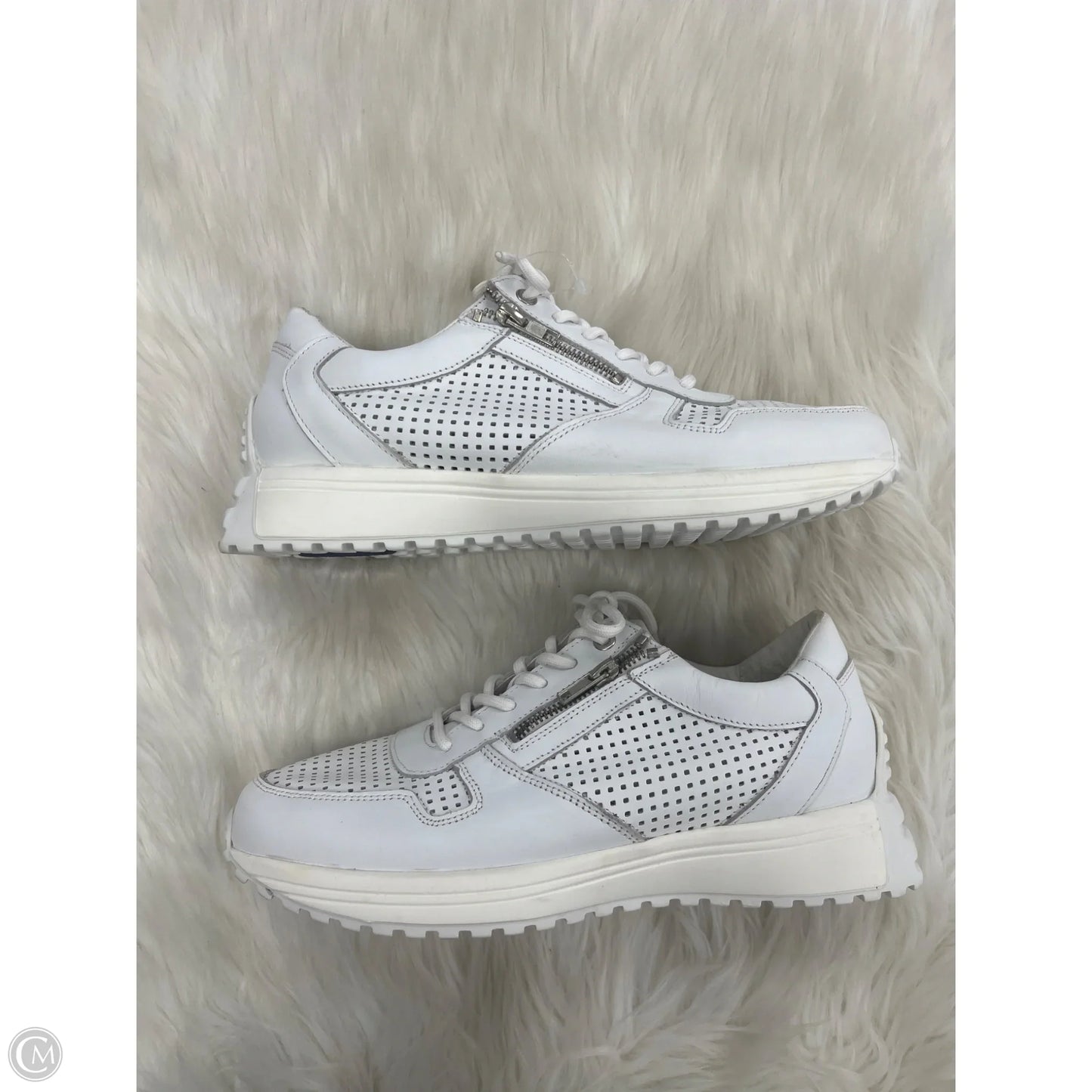 Shoes Athletic By Cmc In White, Size: 11