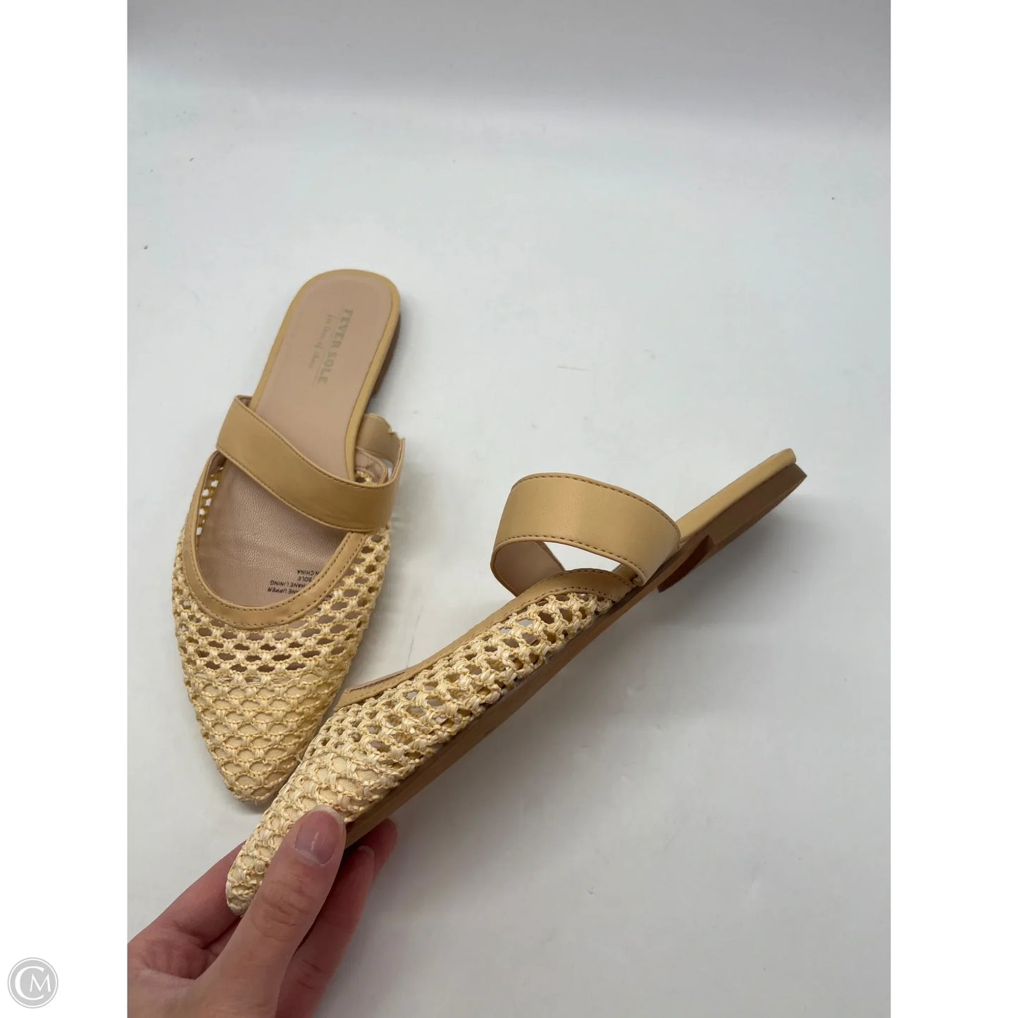Shoes Flats By Clothes Mentor In Tan, Size: 9