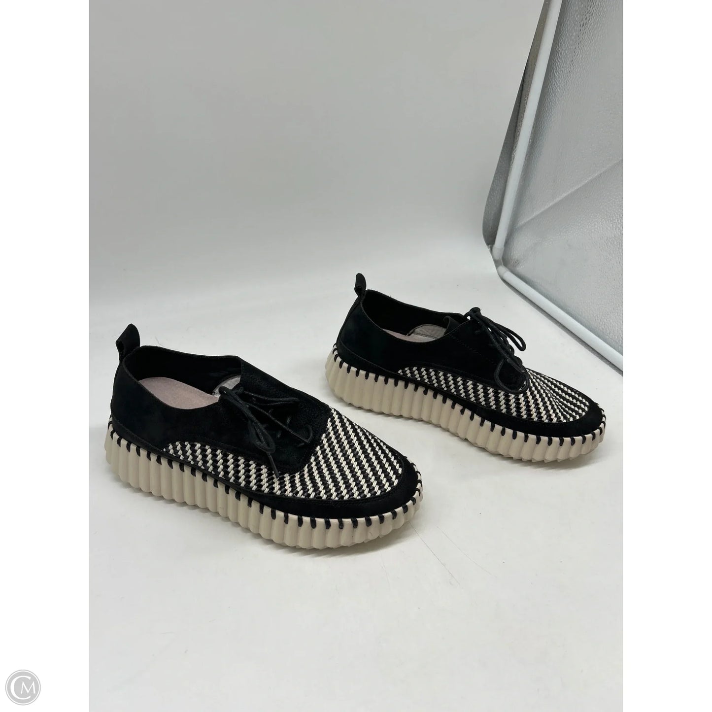 Shoes Sneakers By Bernie Mev In Black & White, Size: 8.5