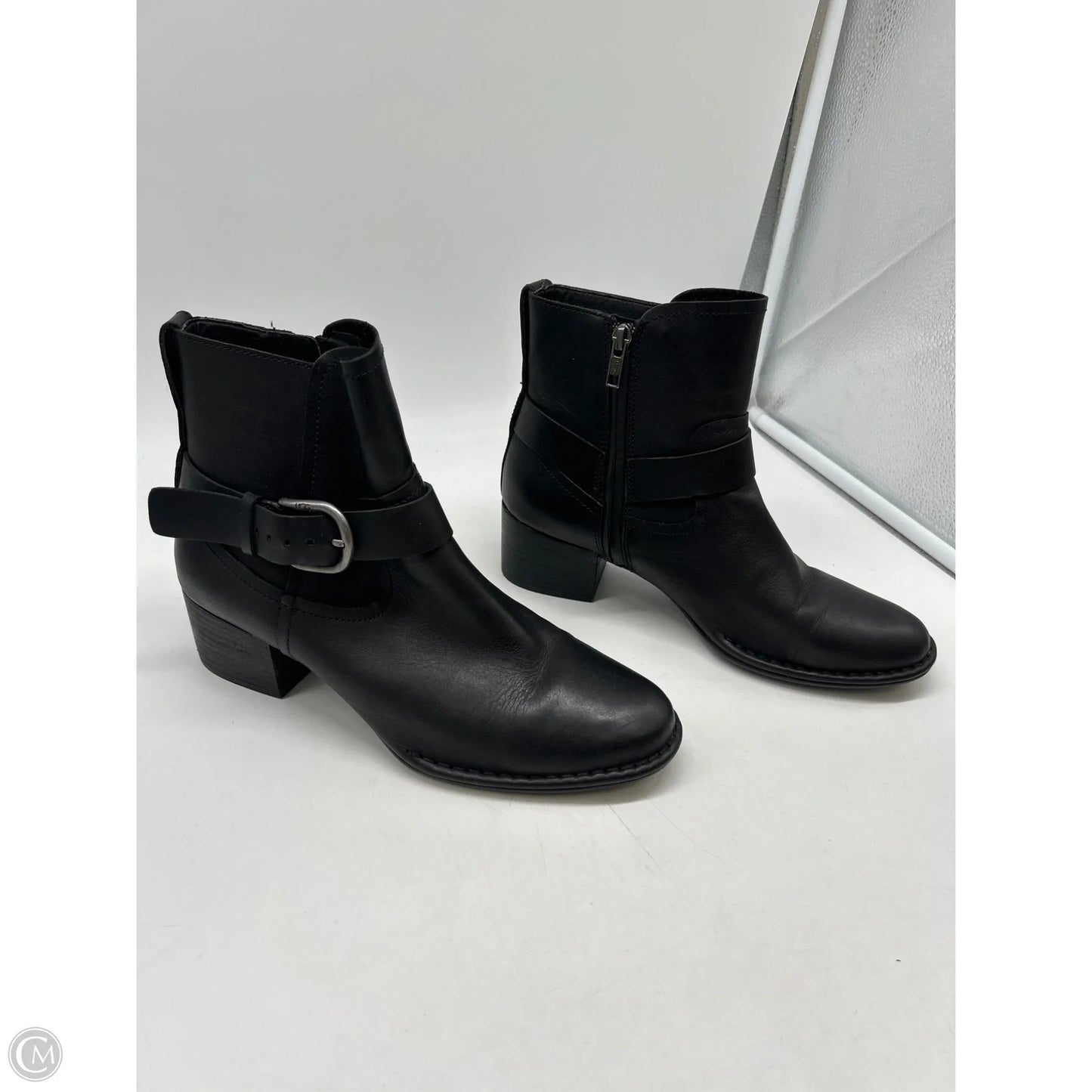 Boots Designer By Ugg In Black, Size: 9