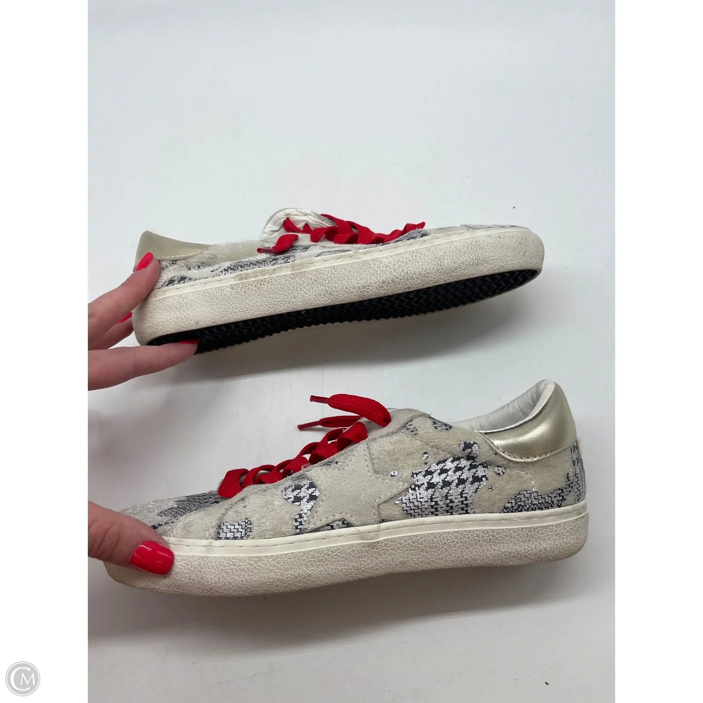 Shoes Sneakers By Steve Madden In Cream, Size: 6.5