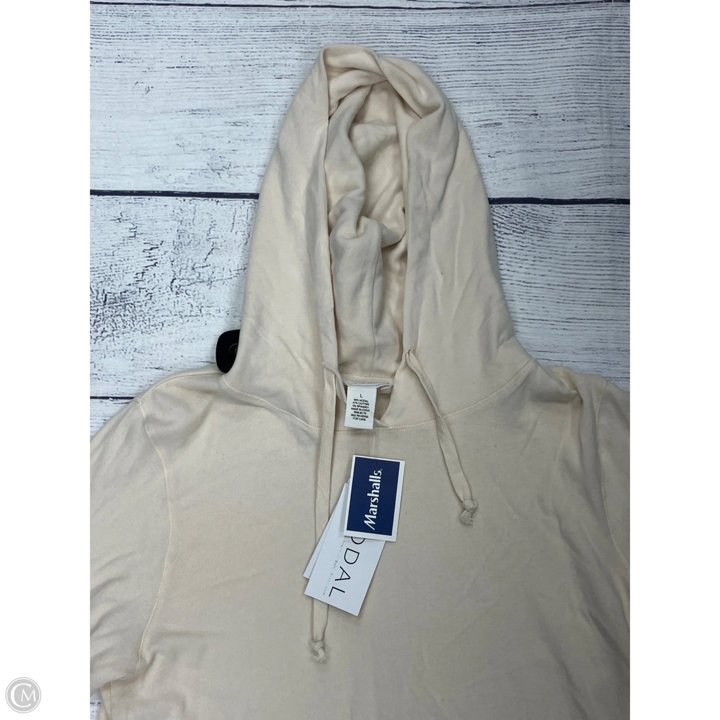 Sweatshirt Hoodie By Clothes Mentor In Cream, Size: L