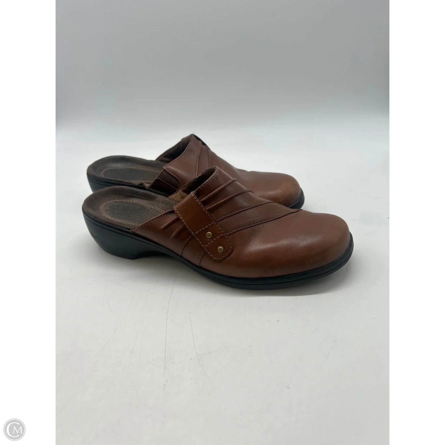 Shoes Flats By Clarks In Brown, Size: 8