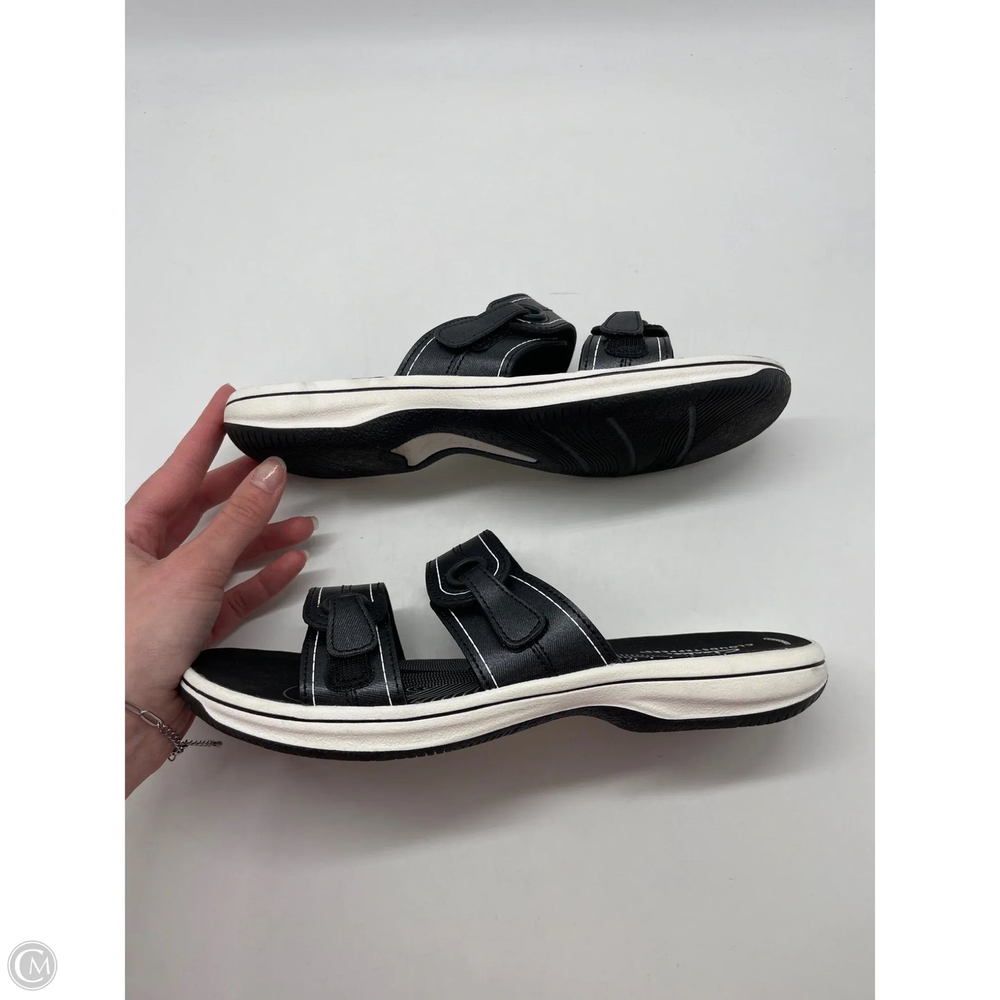 Sandals Flats By Clarks In Black, Size: 6.5