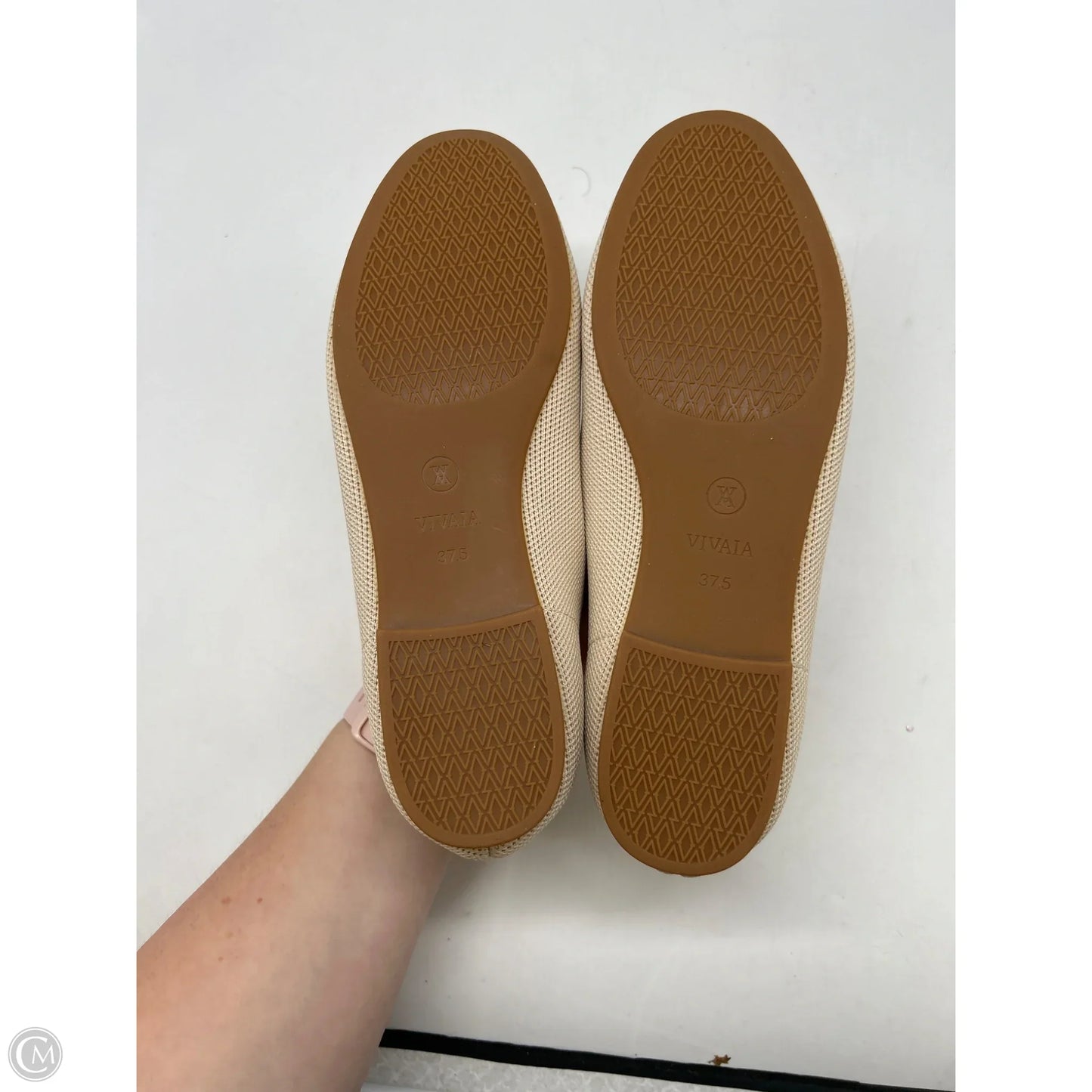 Shoes Flats By Vivaia In Beige, Size: 7