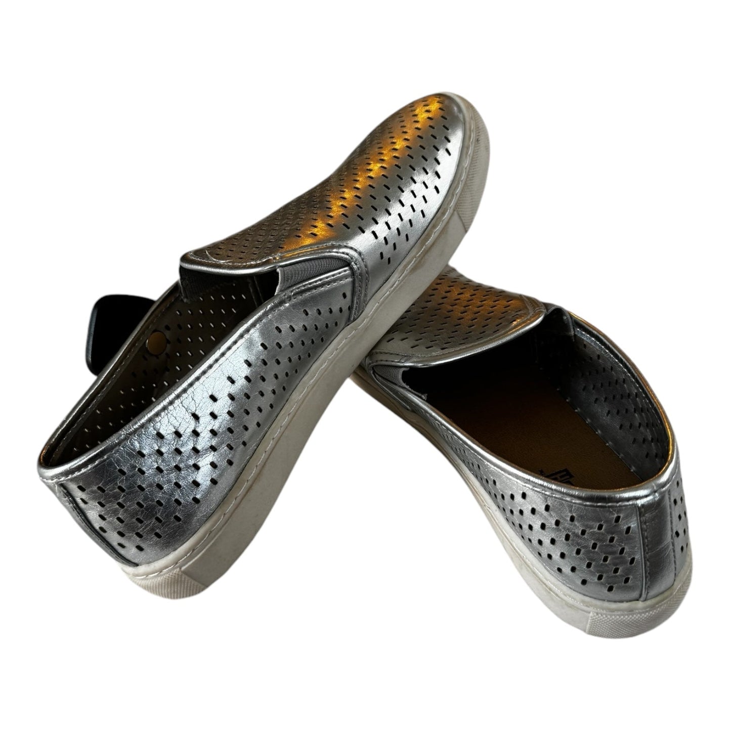Shoes Flats By Brash In Silver, Size: 10