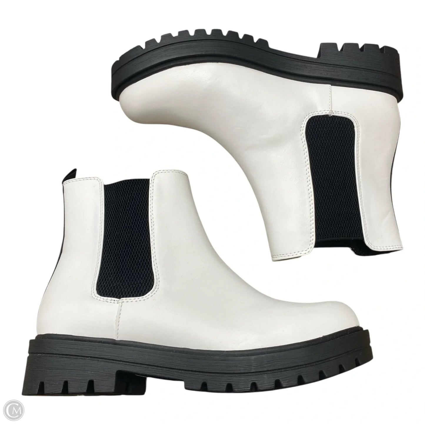 Boots Ankle Flats By Soda In White, Size: 9