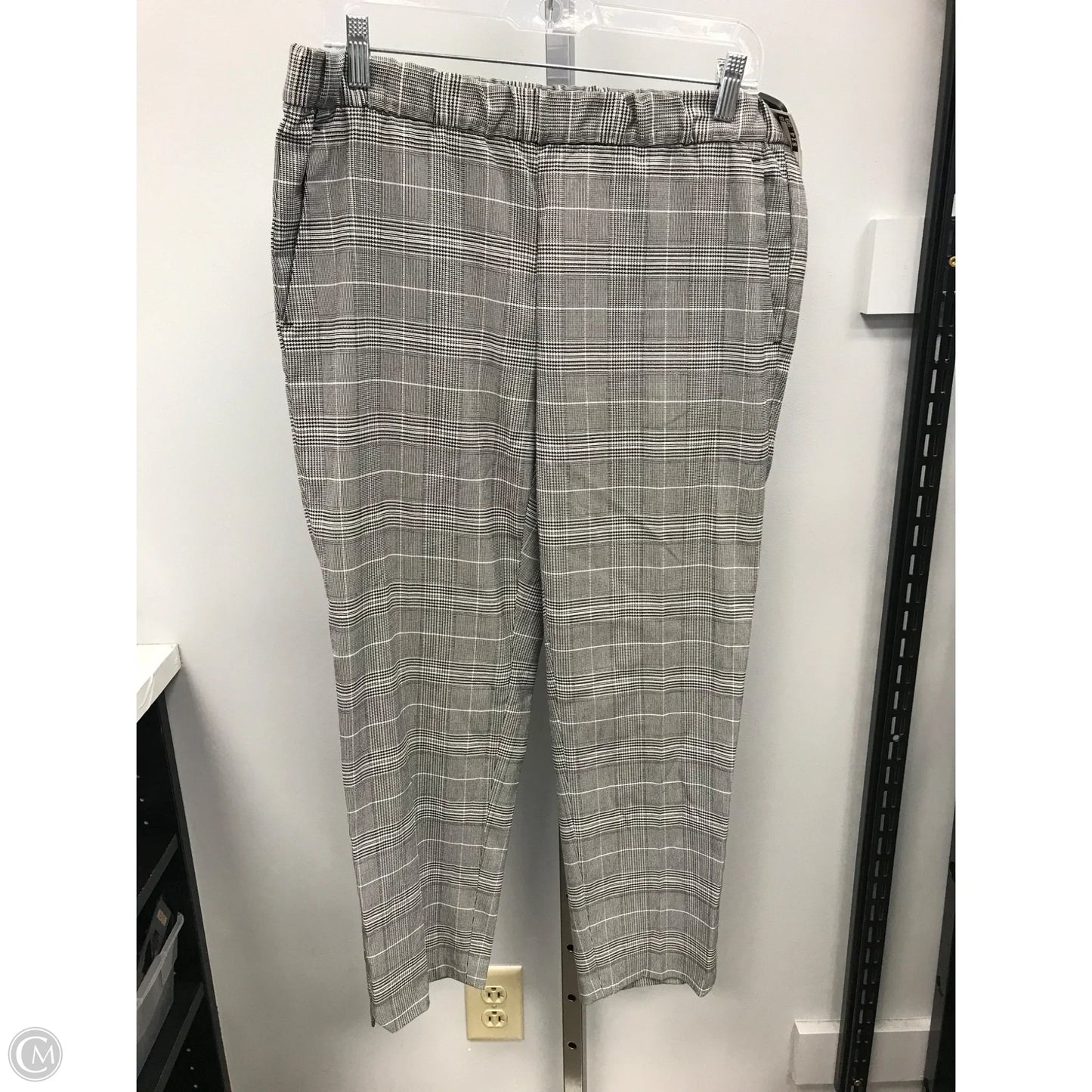 Pants Cropped By Banana Republic In Plaid Pattern, Size: M