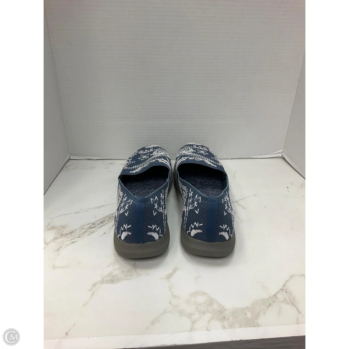 Shoes Flats By Yuu Collection In Blue & White, Size: 12