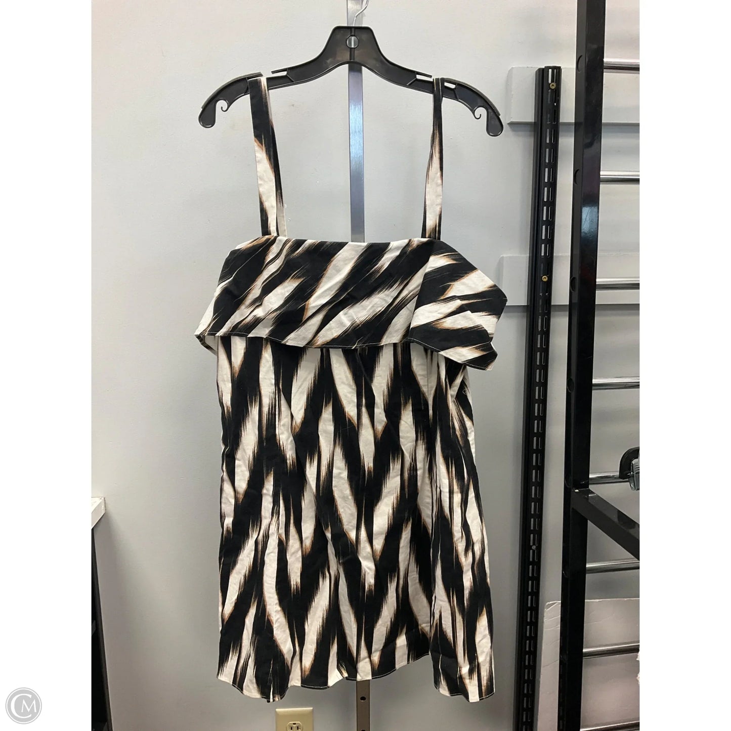 Dress Casual Short By Banana Republic In Black & Tan, Size: 18