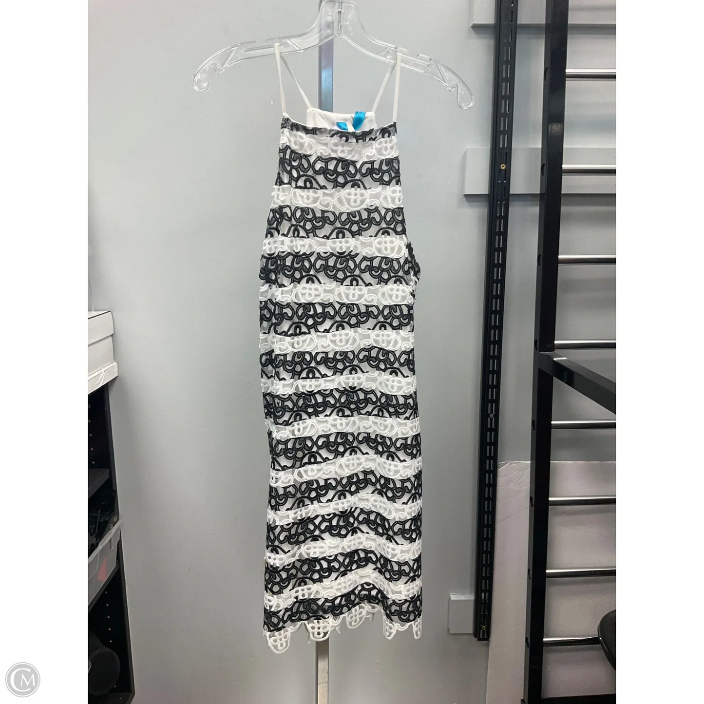 Dress Casual Short By Francesca's In Black & White, Size: L