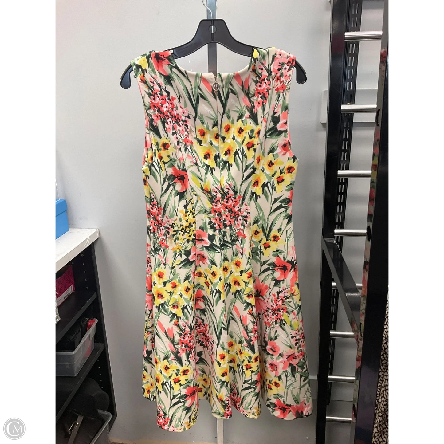Dress Casual Short By Tommy Hilfiger In Floral Print, Size: 12