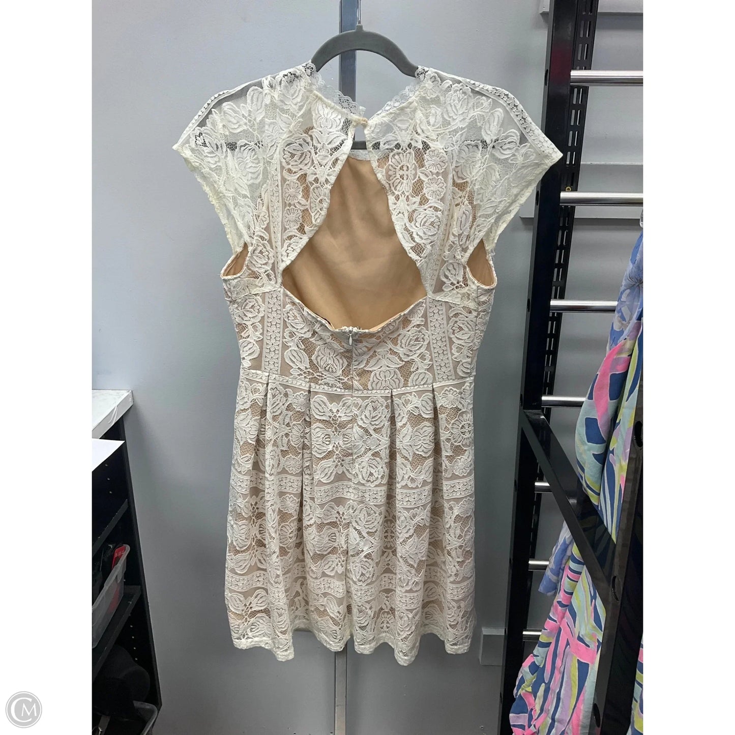 Dress Casual Short By Francesca’s In Cream, Size: M