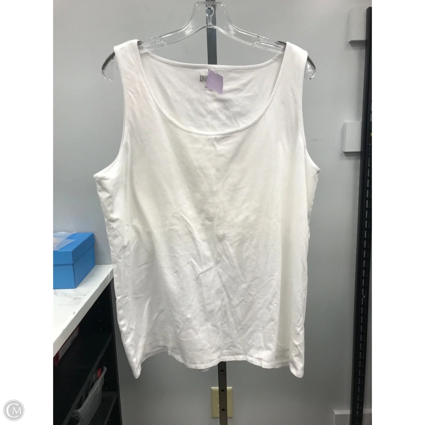 Top Sleeveless By Duluth Trading In White, Size: 2x
