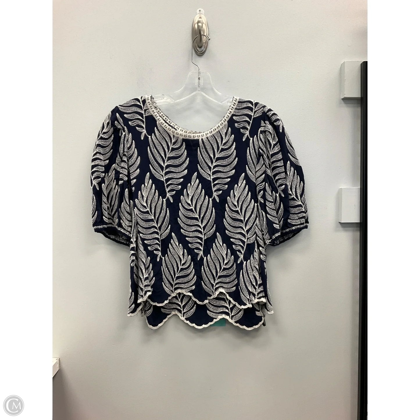 Top Short Sleeve By Solitaire In Navy, Size: M