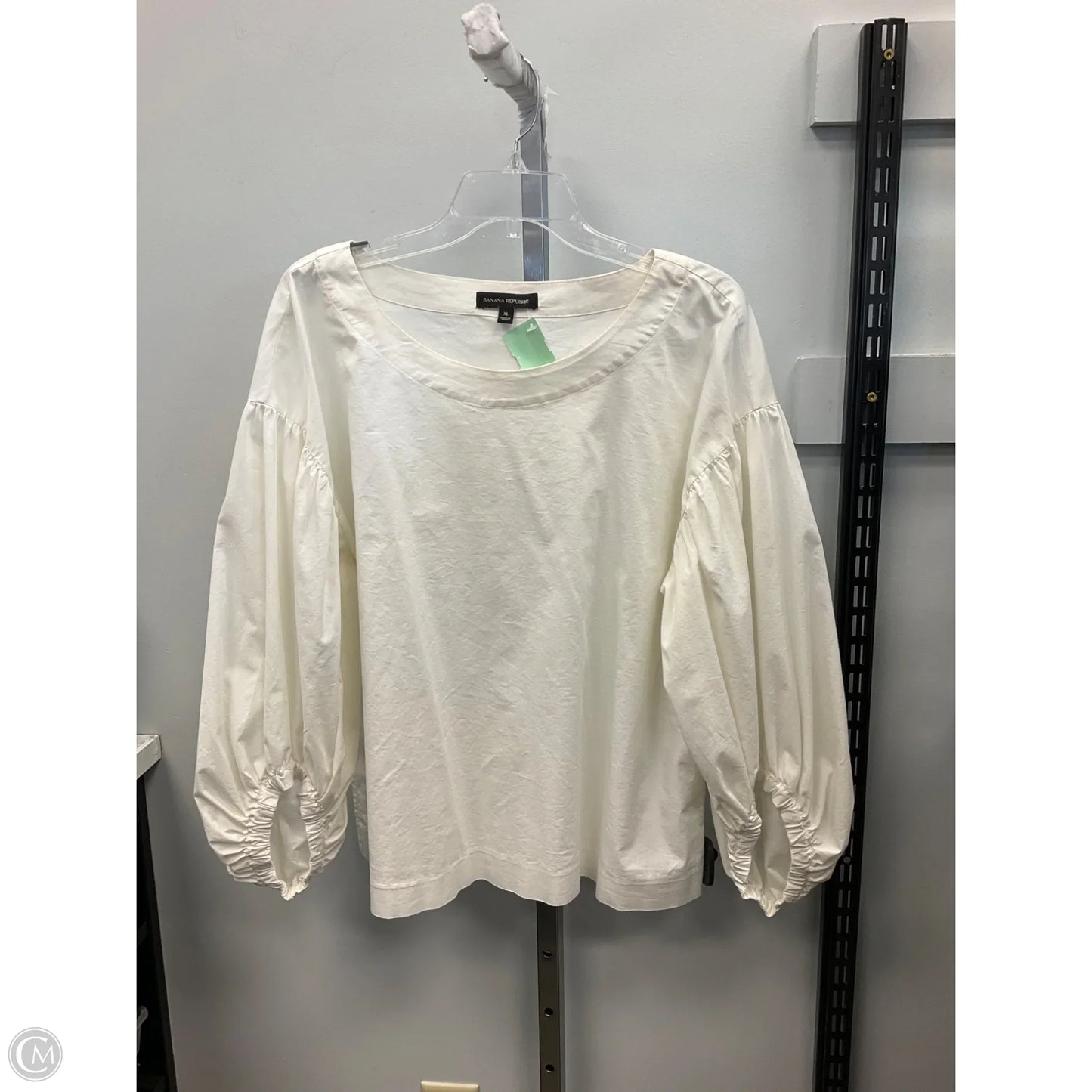 Top Long Sleeve By Banana Republic In Cream, Size: Xl
