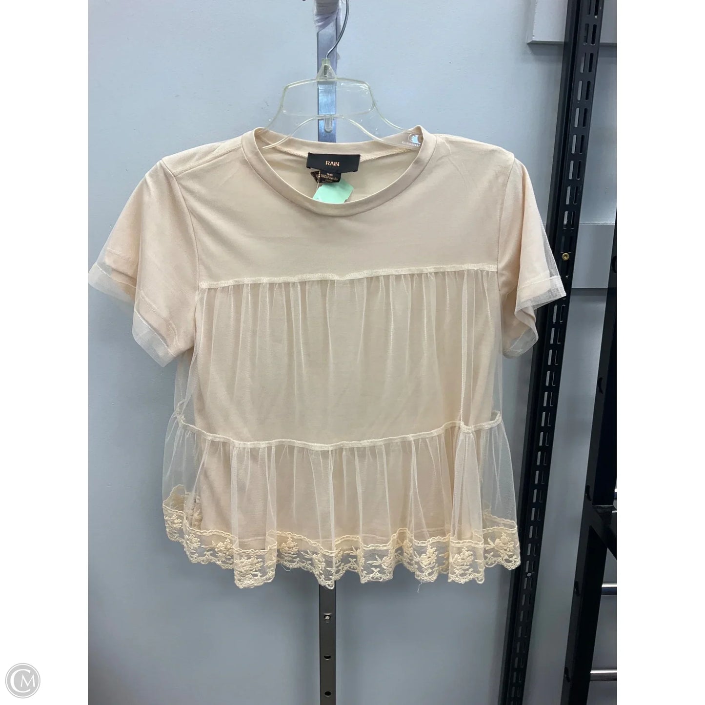 Top Short Sleeve By Clothes Mentor In Cream, Size: M