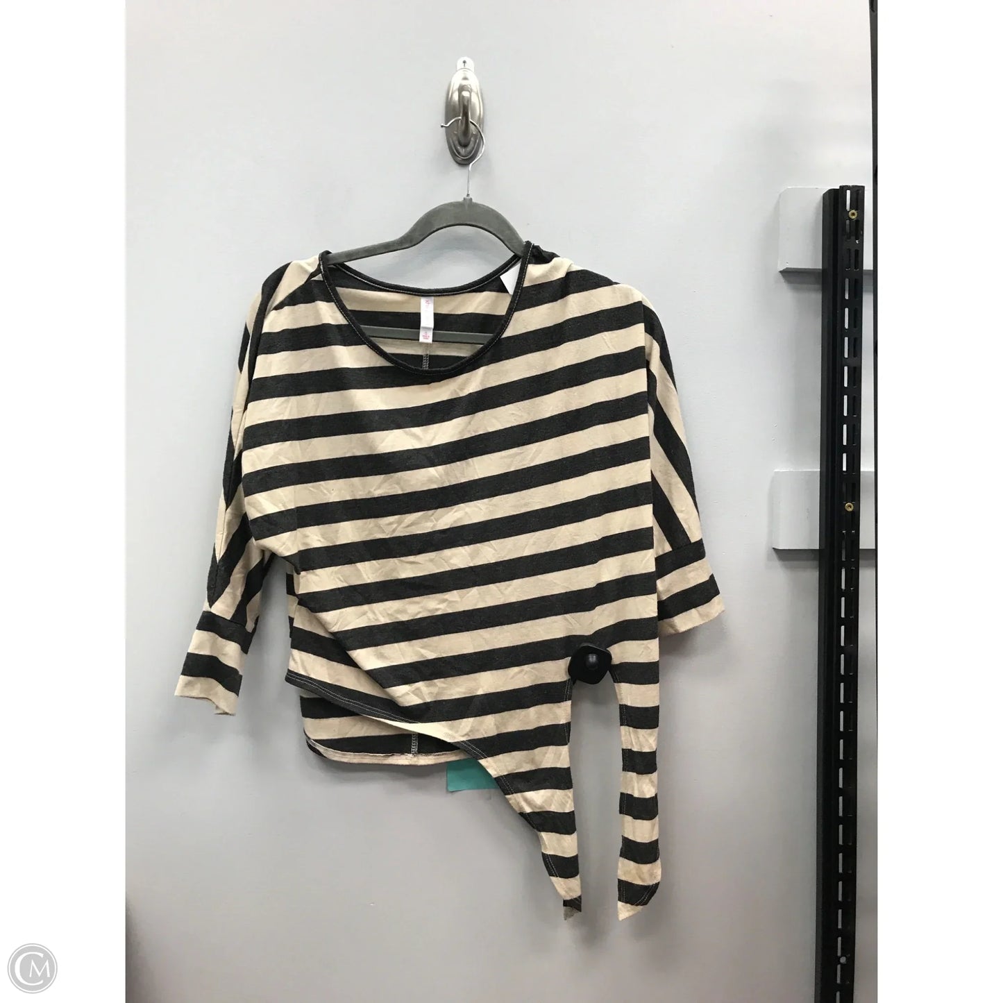 Top 3/4 Sleeve By Xhilaration In Striped Pattern, Size: S