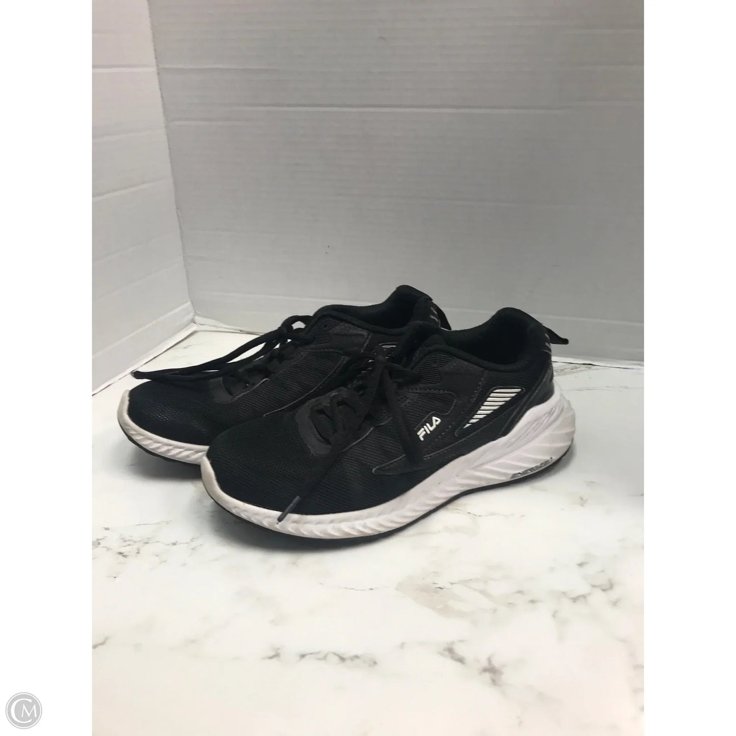 Shoes Athletic By Fila In Black, Size: 7.5