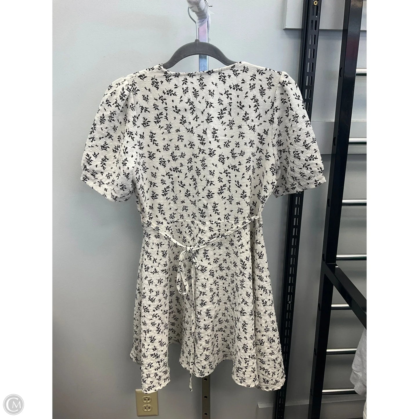 Dress Casual Short By Dazy In Black & White, Size: M