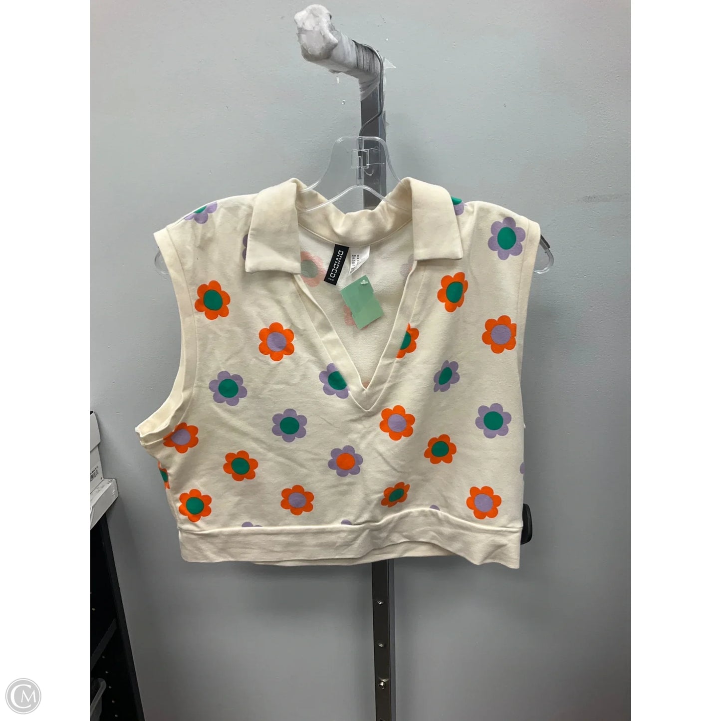 Top Sleeveless By Divided In Cream, Size: M