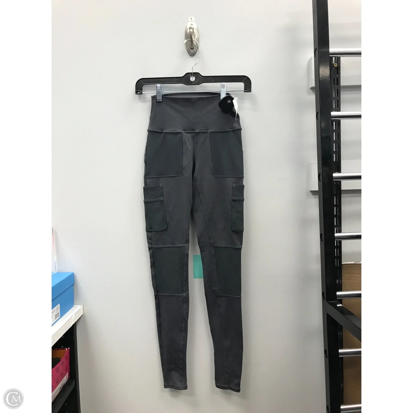 Athletic Leggings By Alo In Grey, Size: Xxs