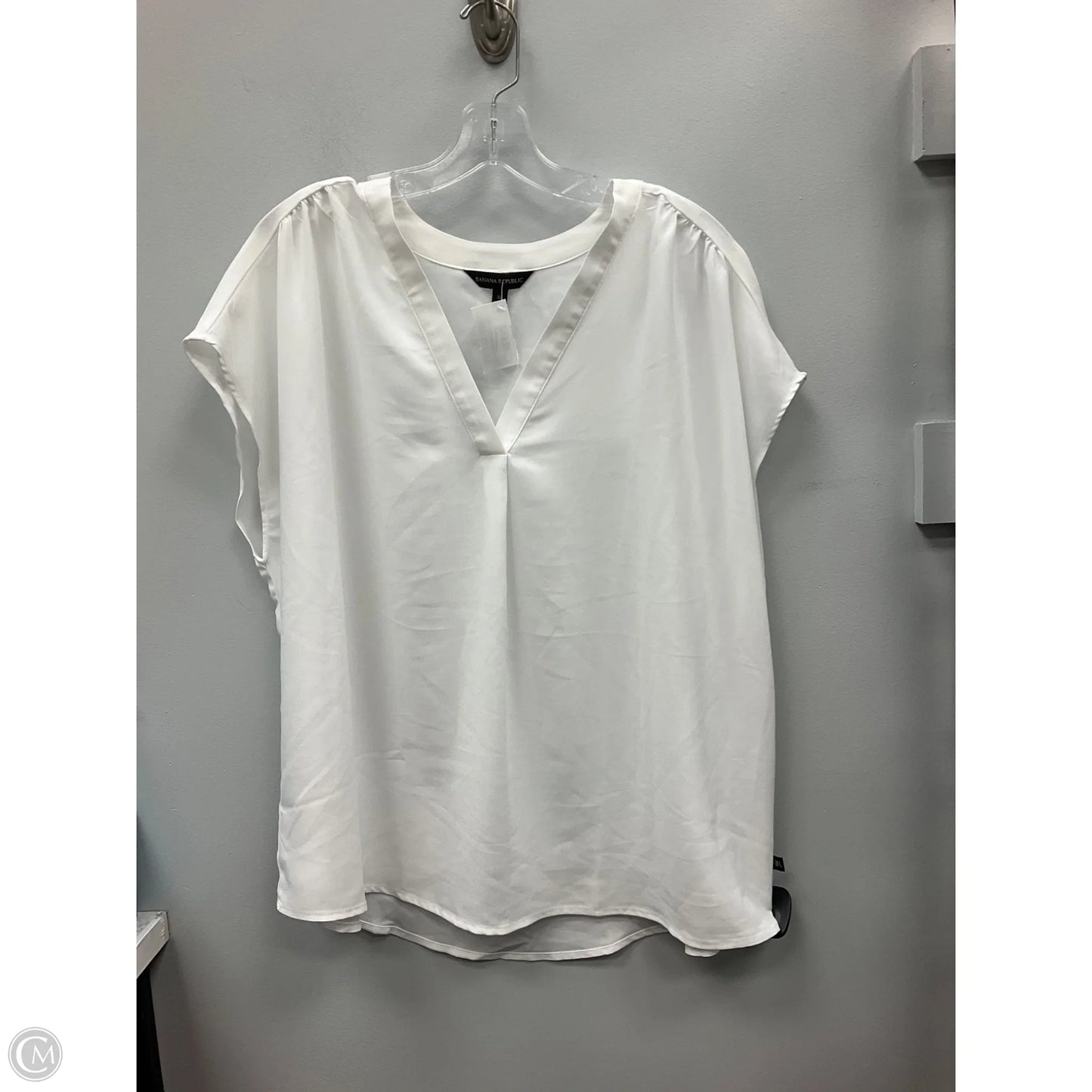 Top Short Sleeve By Banana Republic In White, Size: Xl