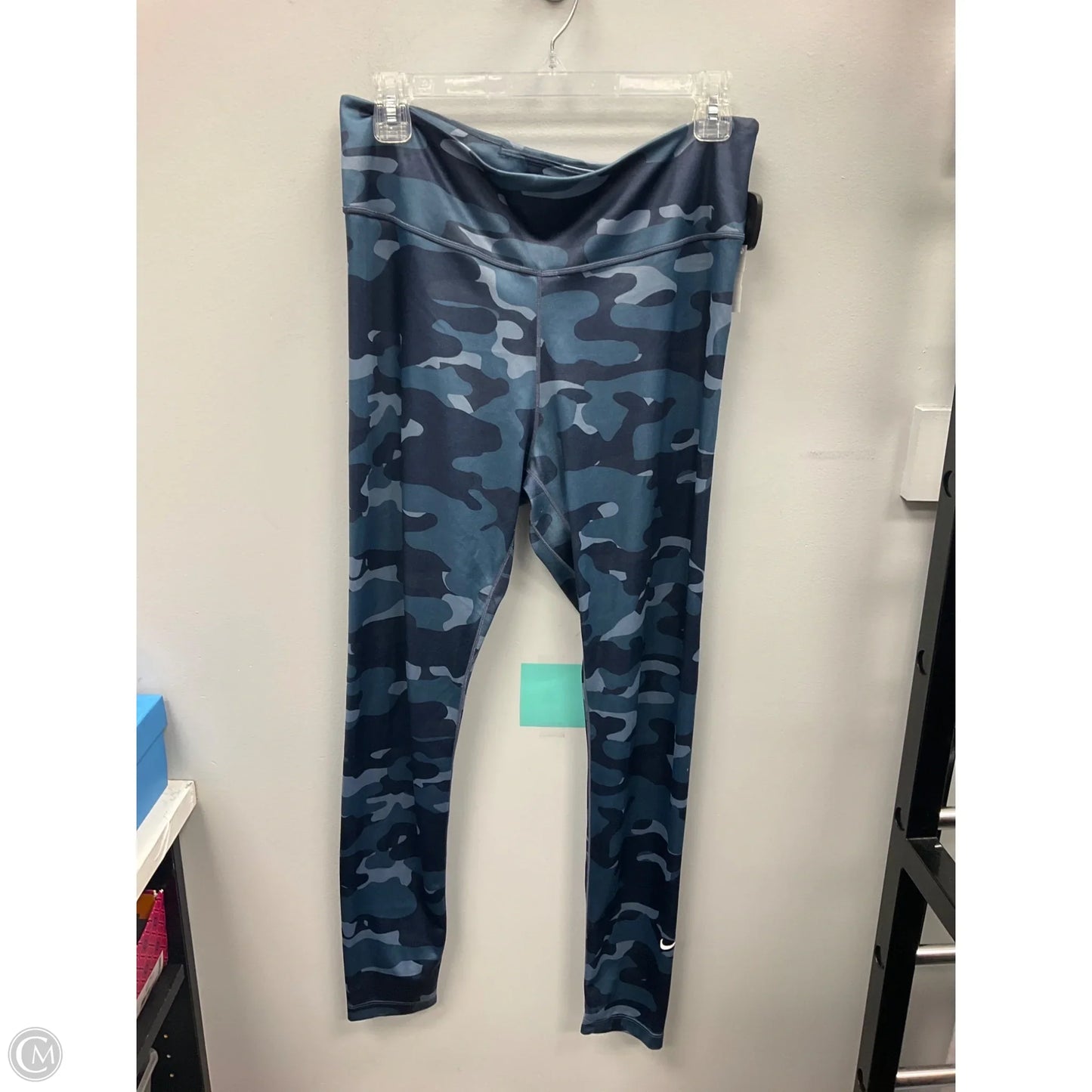 Athletic Leggings By Nike Apparel In Camouflage Print, Size: L