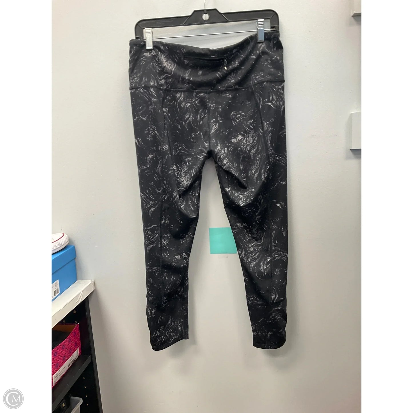 Athletic Leggings Capris By Lululemon In Black & Grey, Size: 10