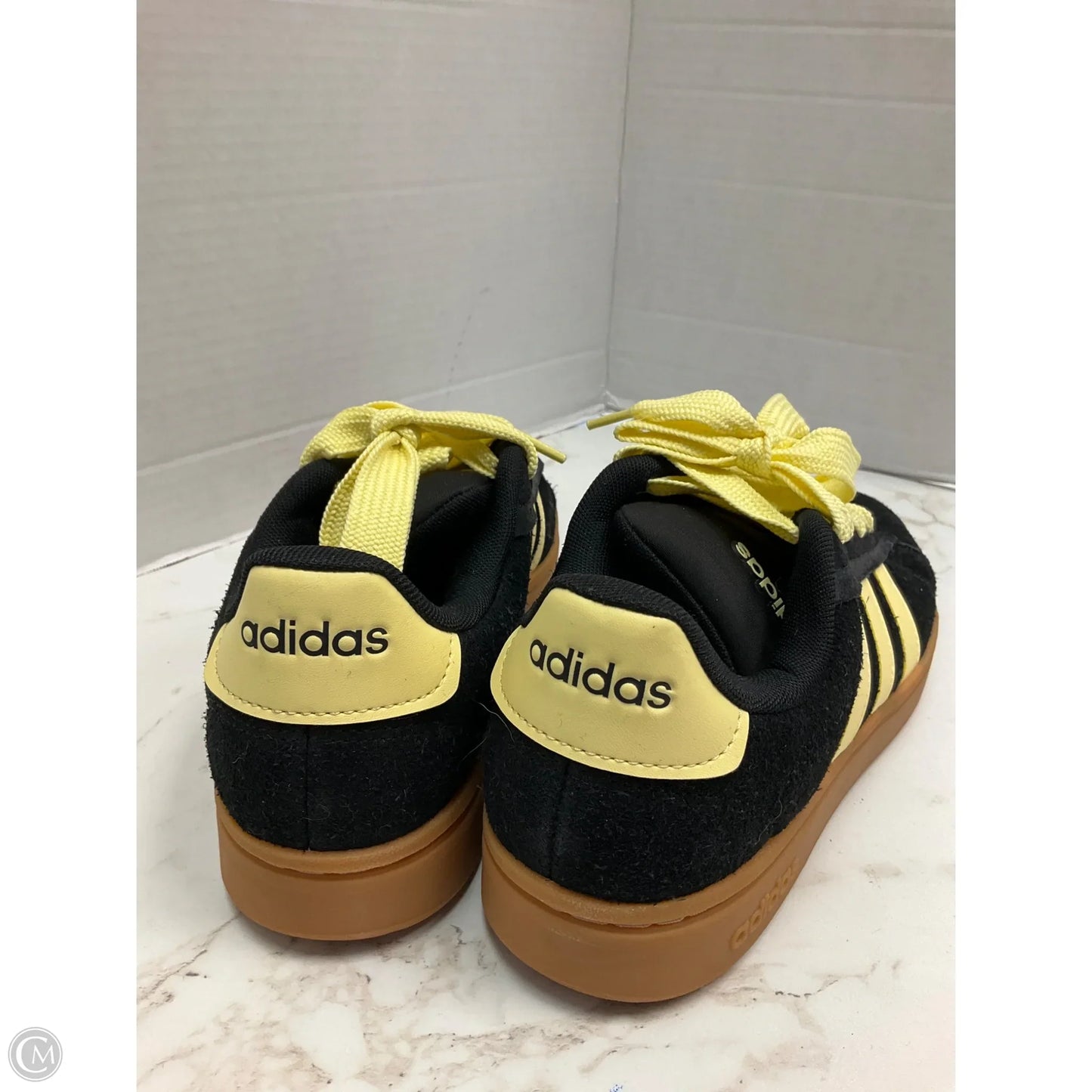 Shoes Sneakers By Adidas In Black & Yellow, Size: 7.5