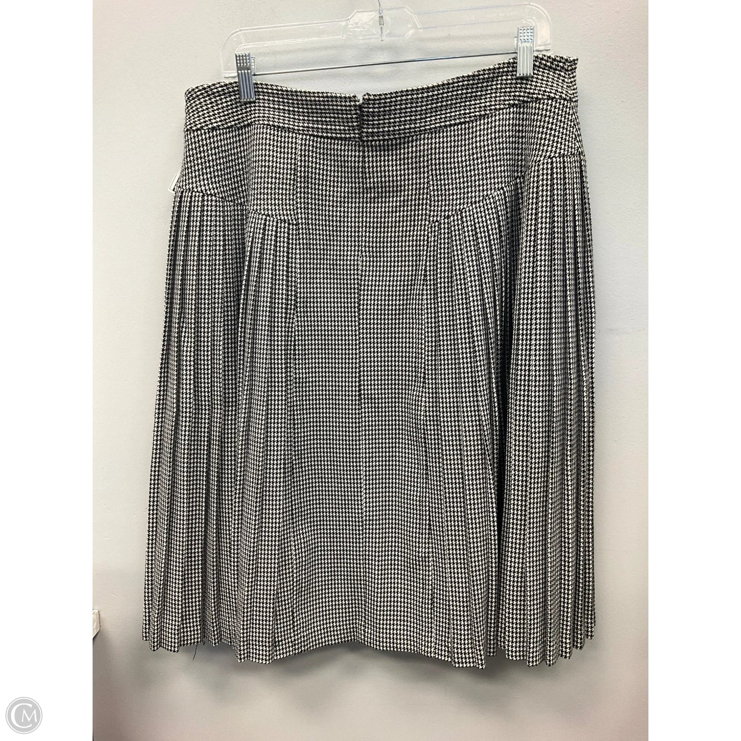 Skirt Mini & Short By Clothes Mentor In Black & White, Size: 12
