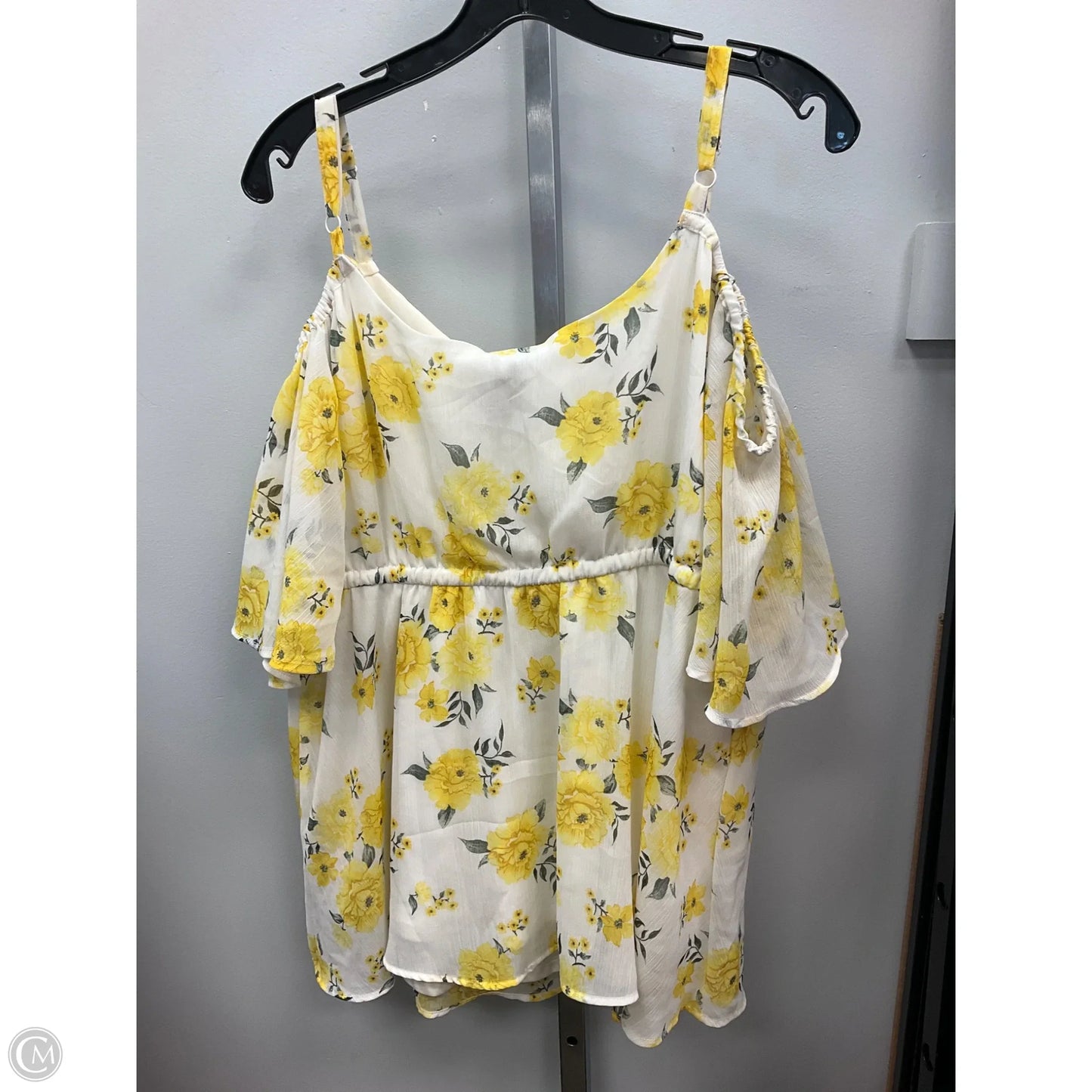 Top Short Sleeve By Torrid In White & Yellow, Size: 1x
