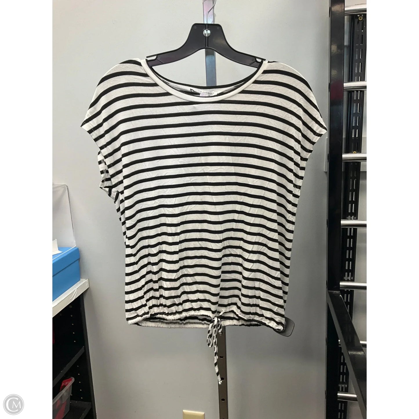 Top Short Sleeve By Green Envelope In Striped Pattern, Size: M