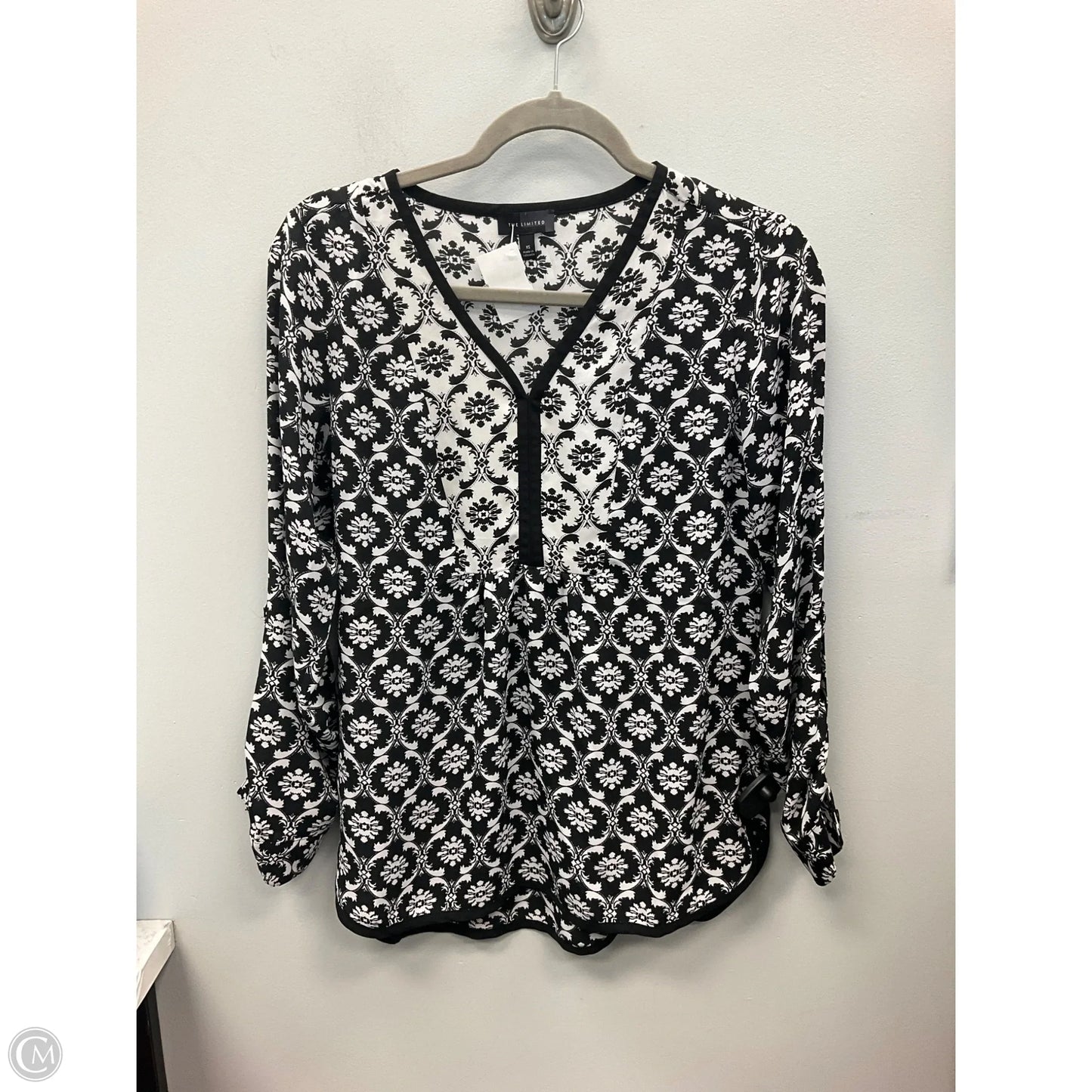Top Long Sleeve By Clothes Mentor In Black & White, Size: Xs
