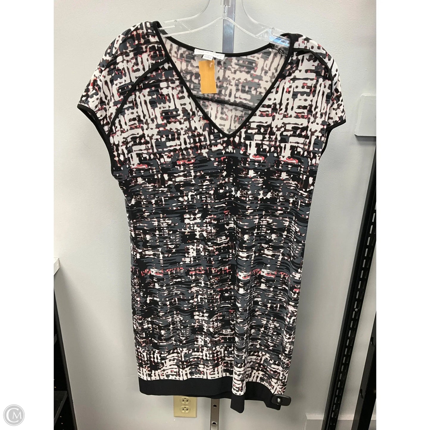 Dress Casual Short By London Times In Black & Grey, Size: 4