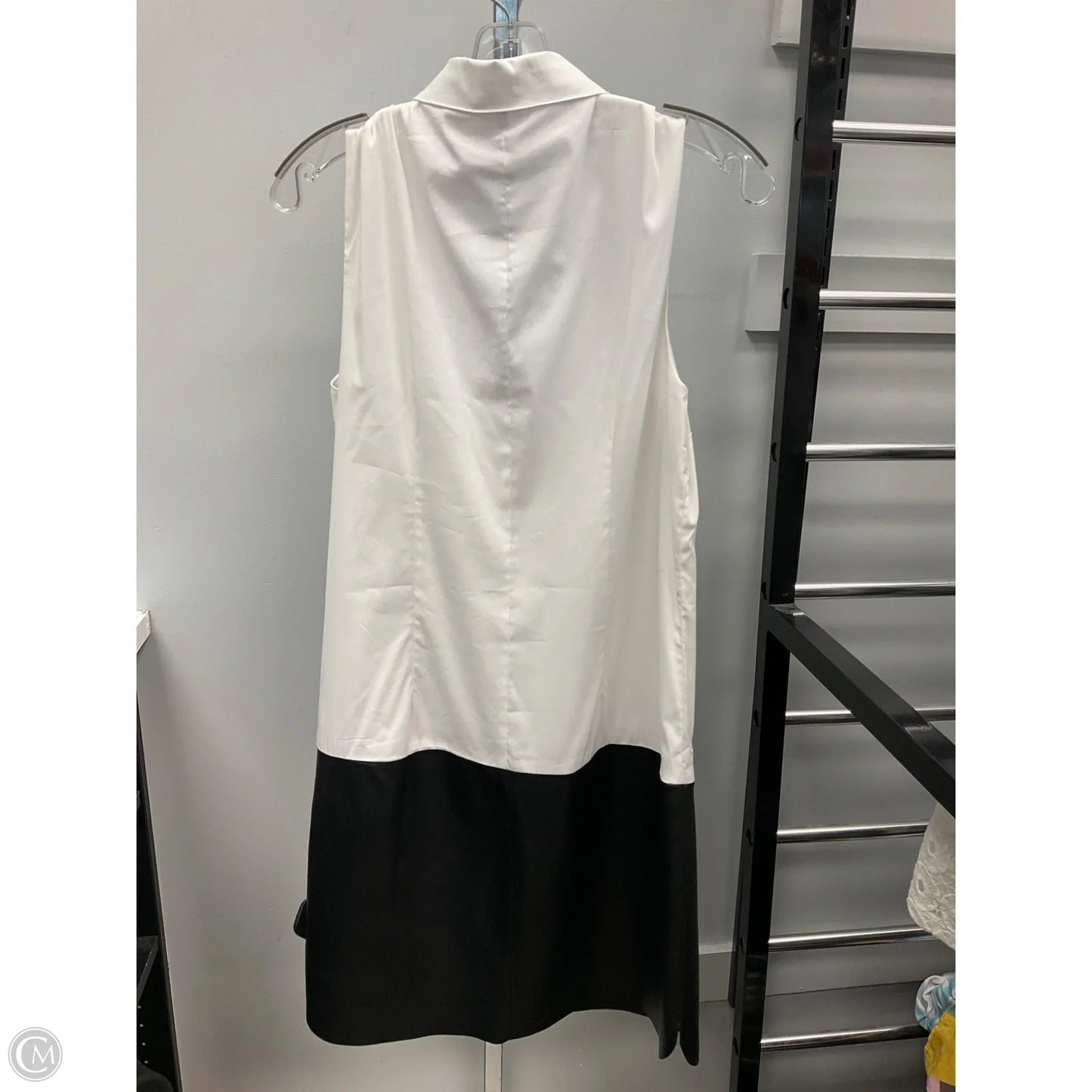 Dress Casual Short By Bailey 44 In Black & White, Size: L