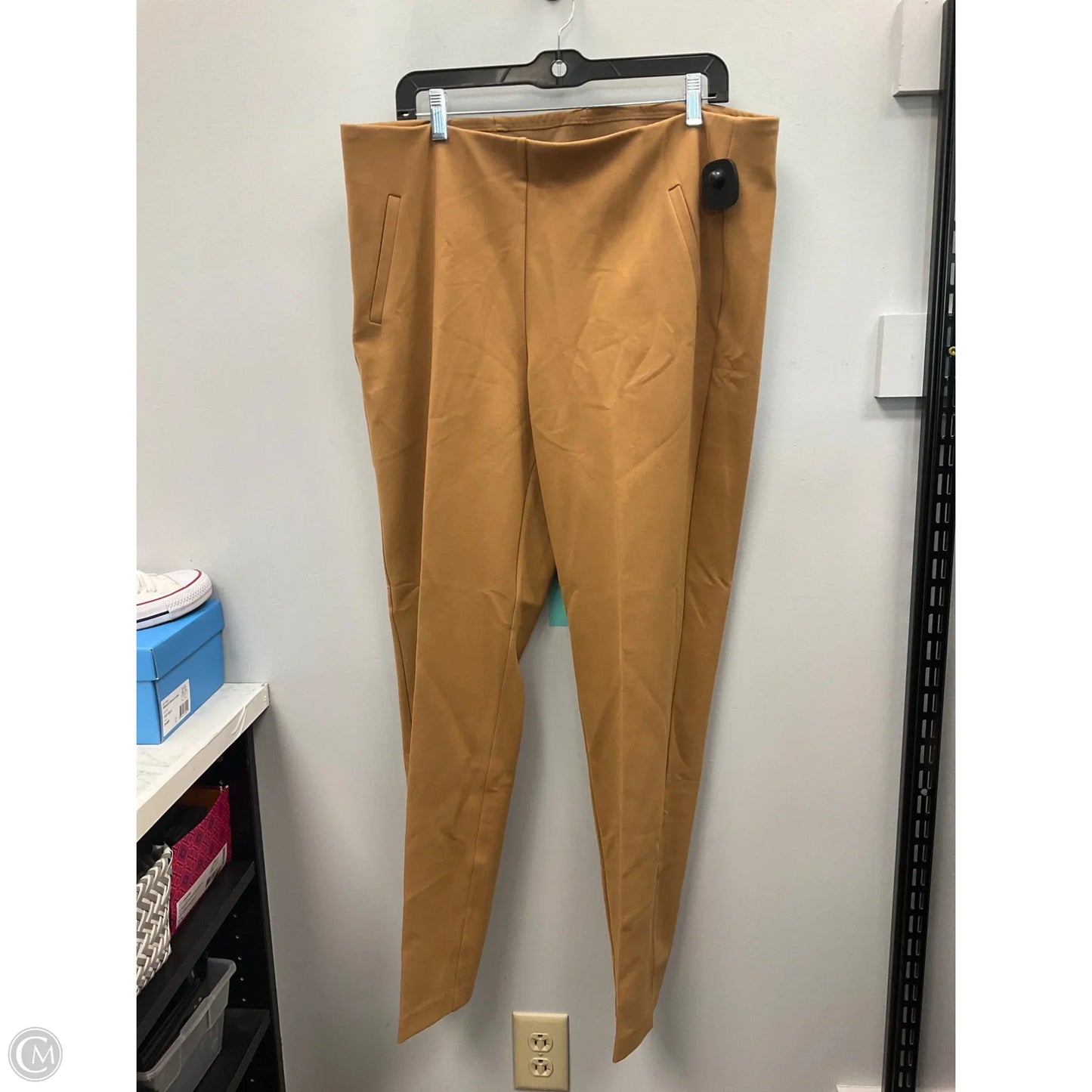 Pants Cropped By Chicos In Tan, Size: 16