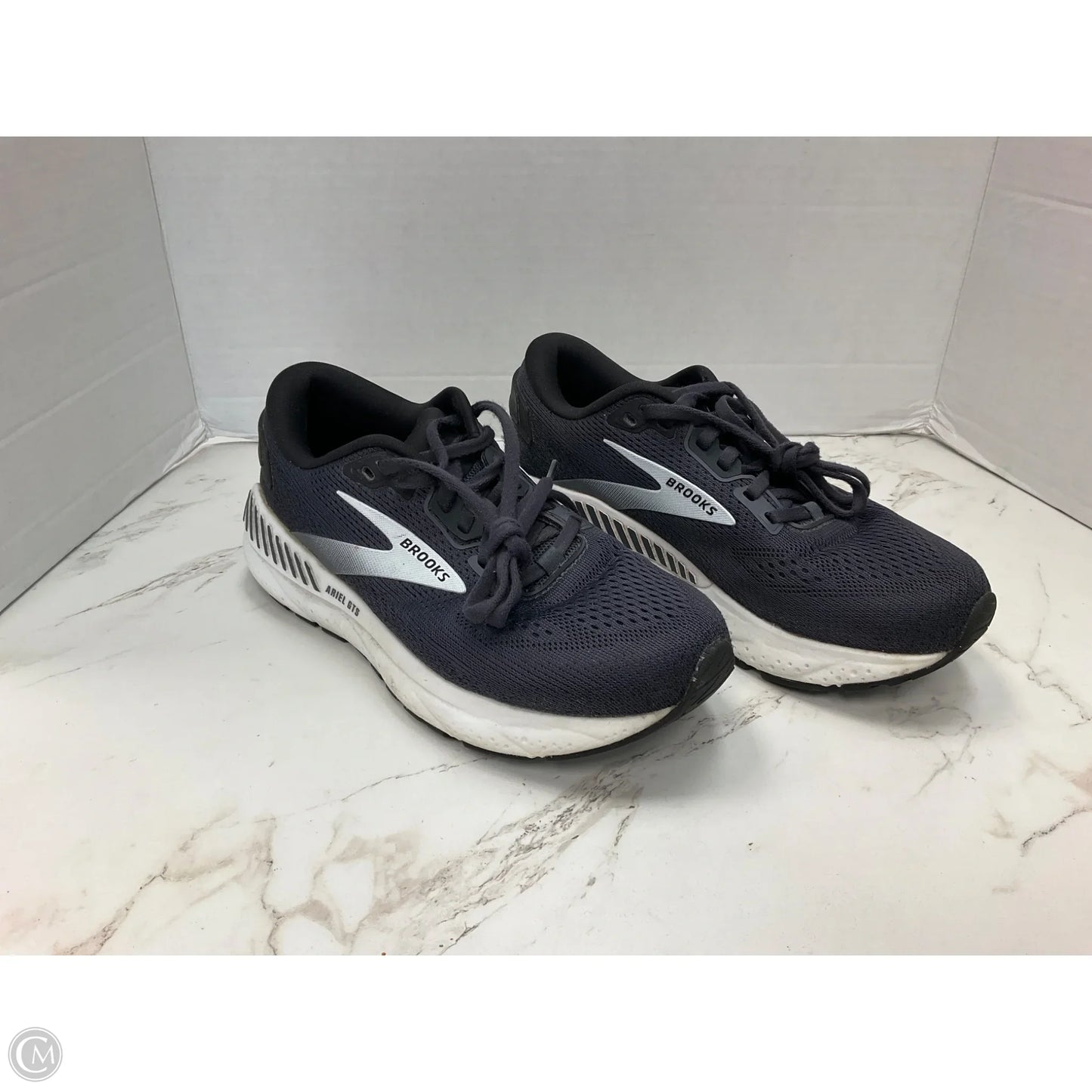Shoes Athletic By Brooks In Grey, Size: 7.5