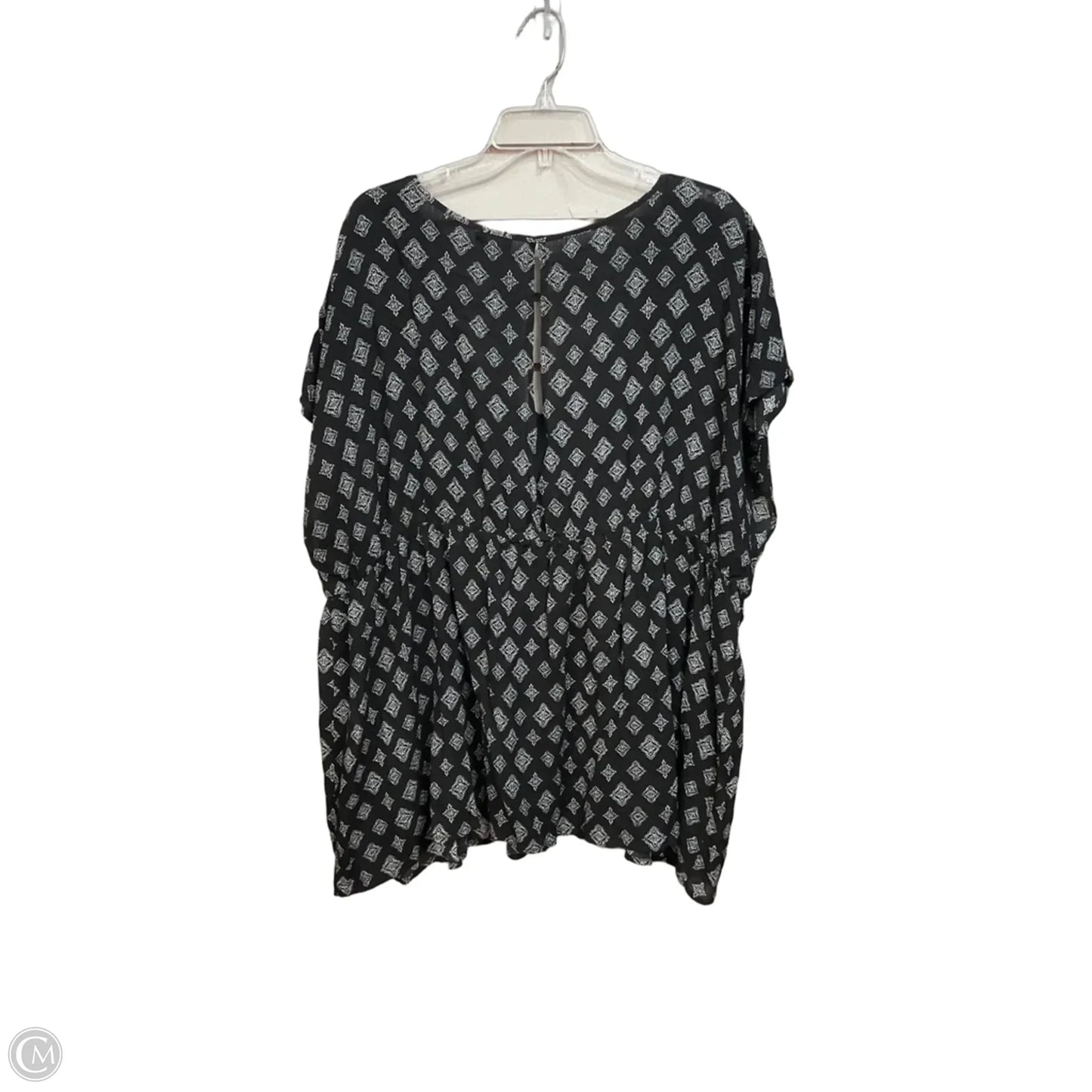 Top Short Sleeve By Torrid In Black & White, Size: 3x