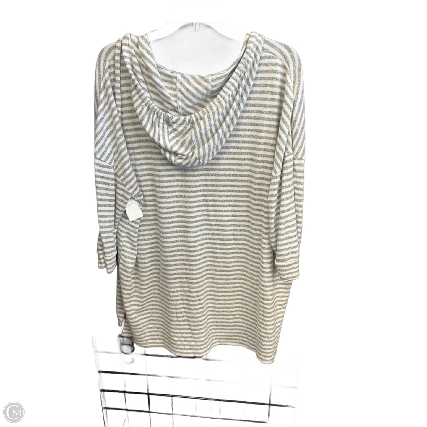 Top Short Sleeve By Clothes Mentor In Striped Pattern, Size: 1x
