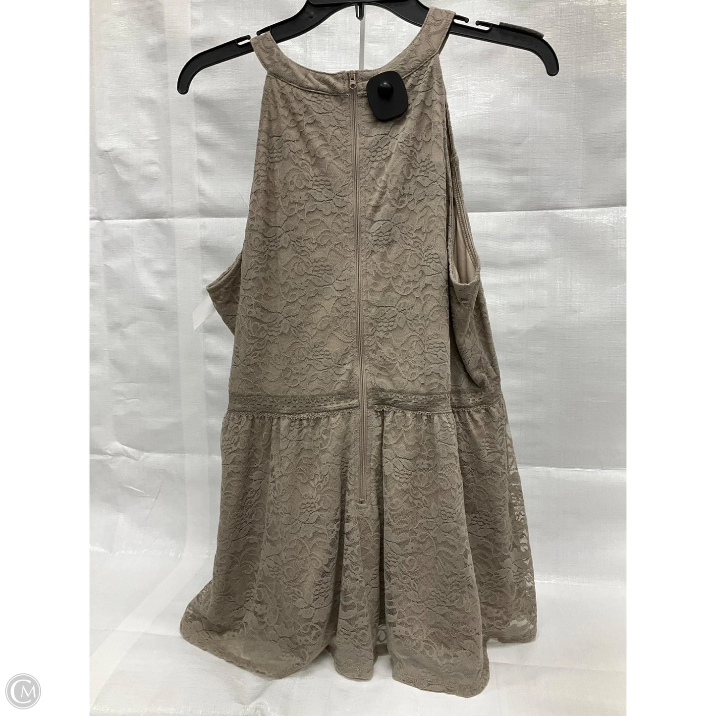 Top Sleeveless By Torrid In Beige, Size: M