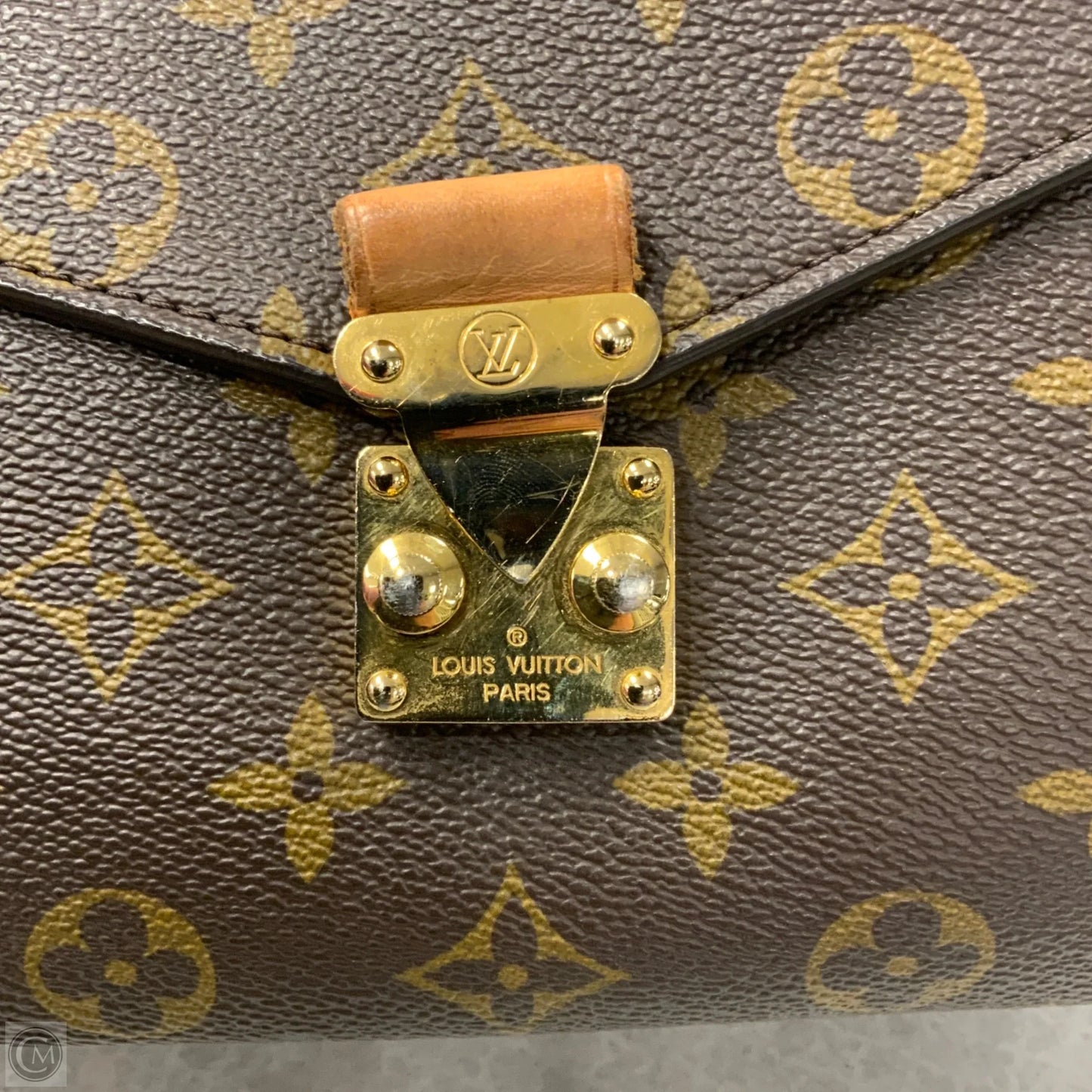 Handbag Luxury Designer By Louis Vuitton, Size: Medium