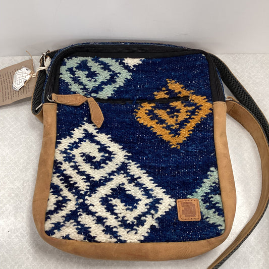 Crossbody By ACHIOTE  Size: Large